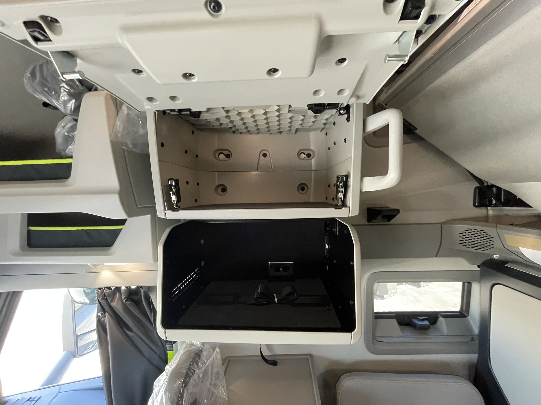 2026 Volvo - image 22