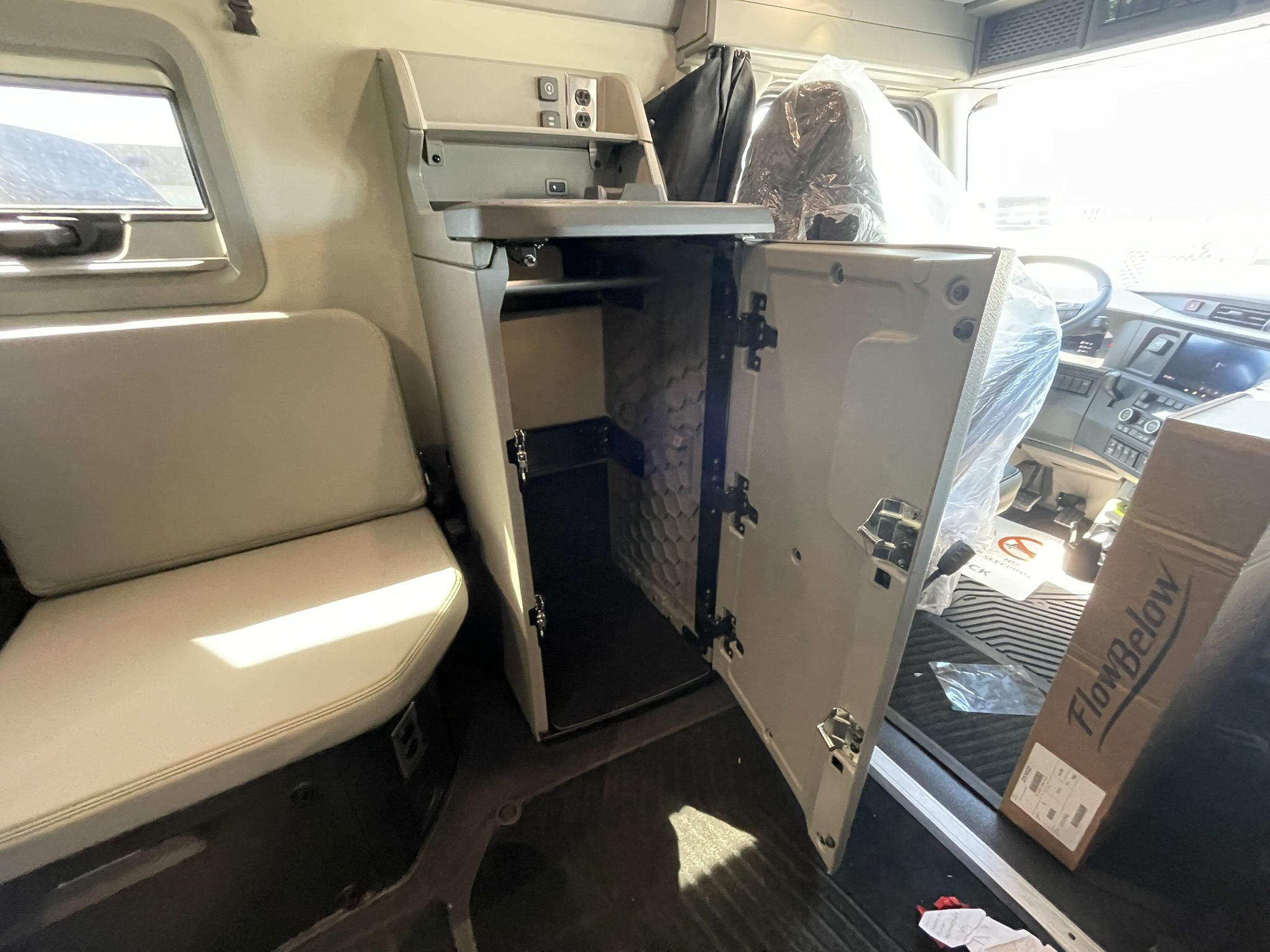 2026 Volvo - image 26