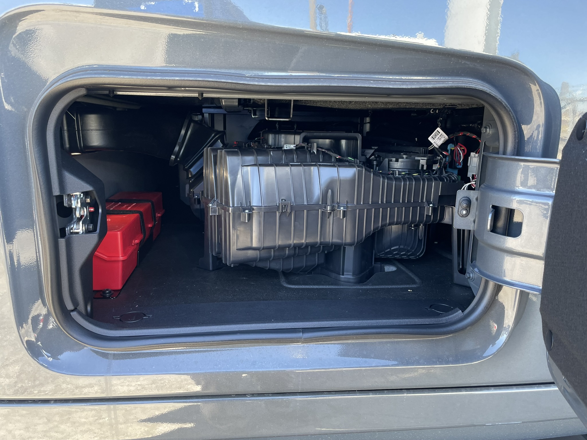 2026 Volvo - image 12