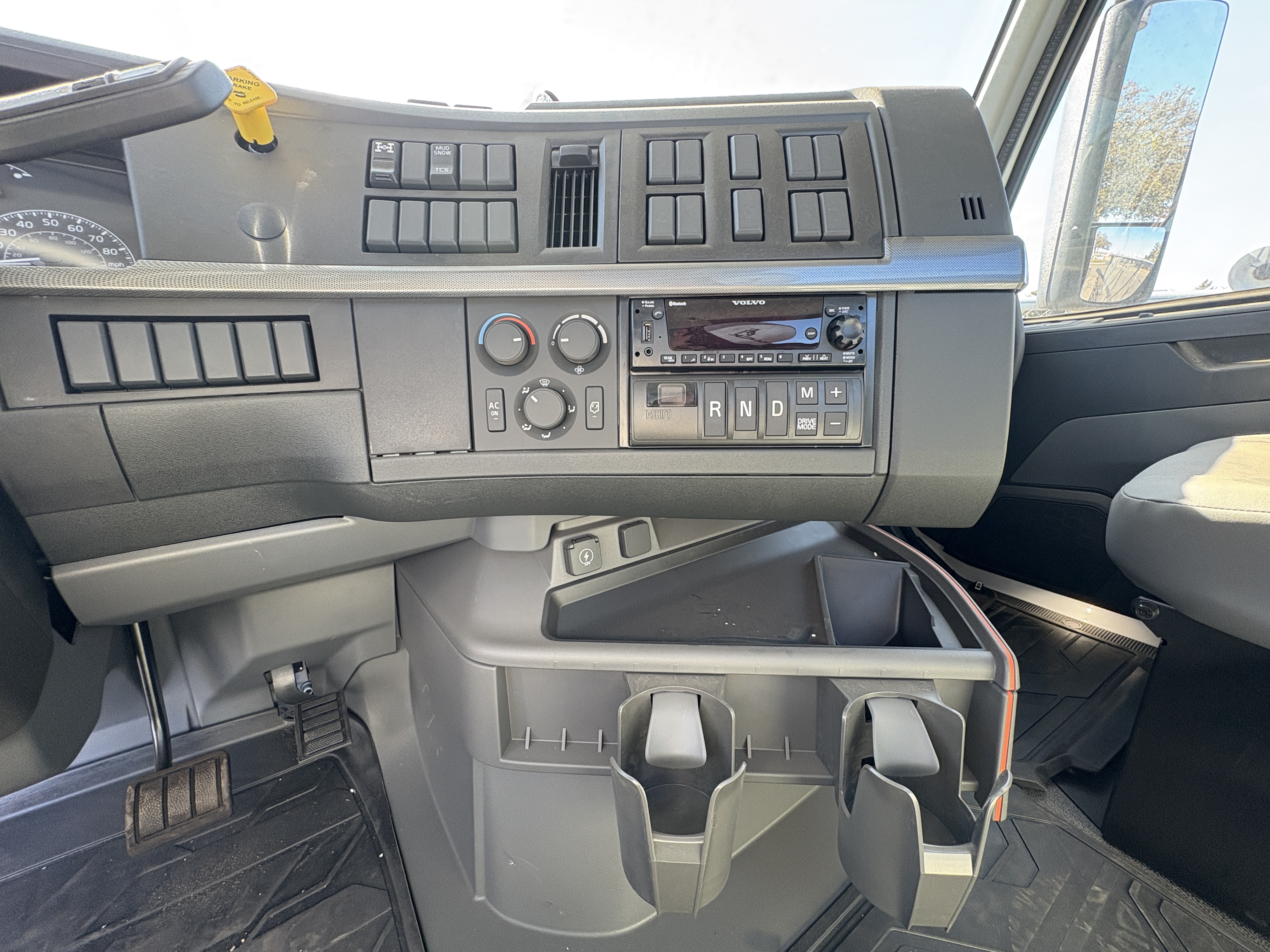 2026 Volvo - image 18