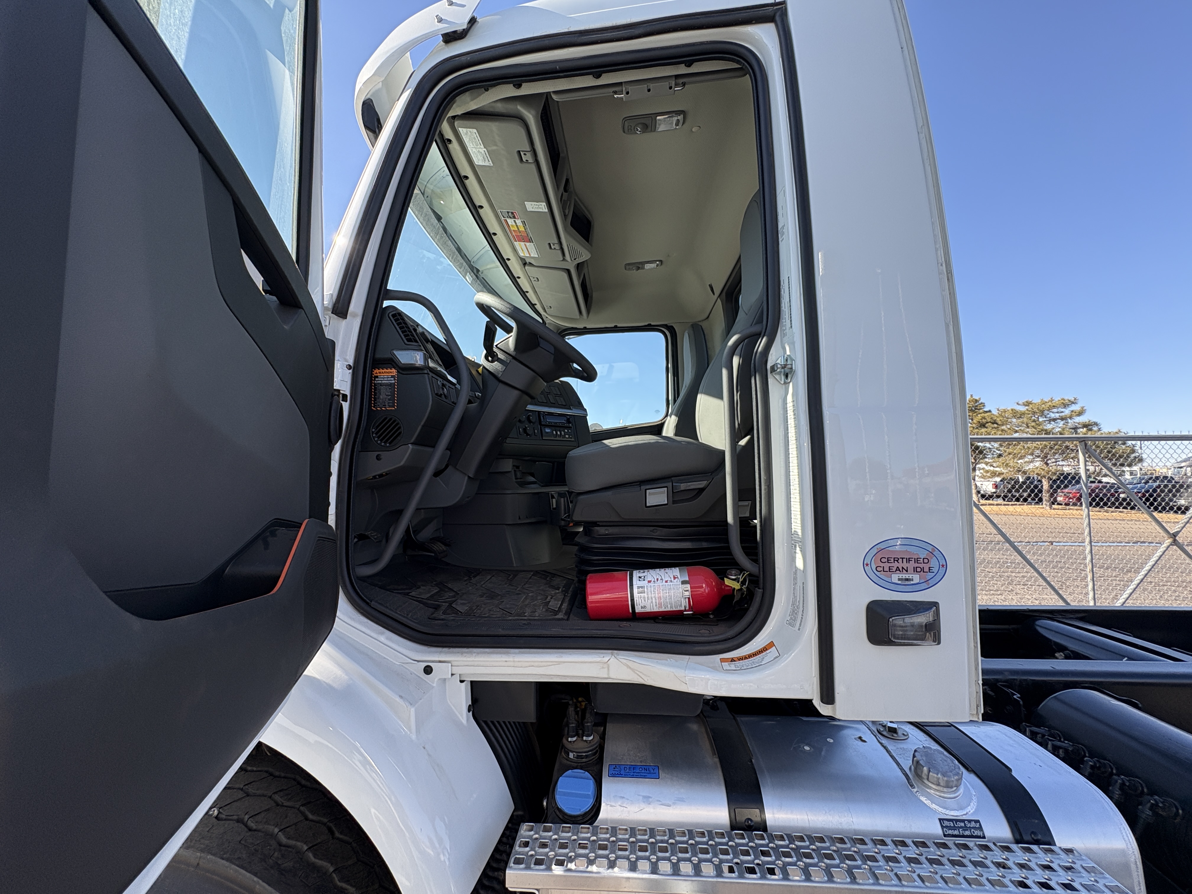 2026 Volvo - image 15