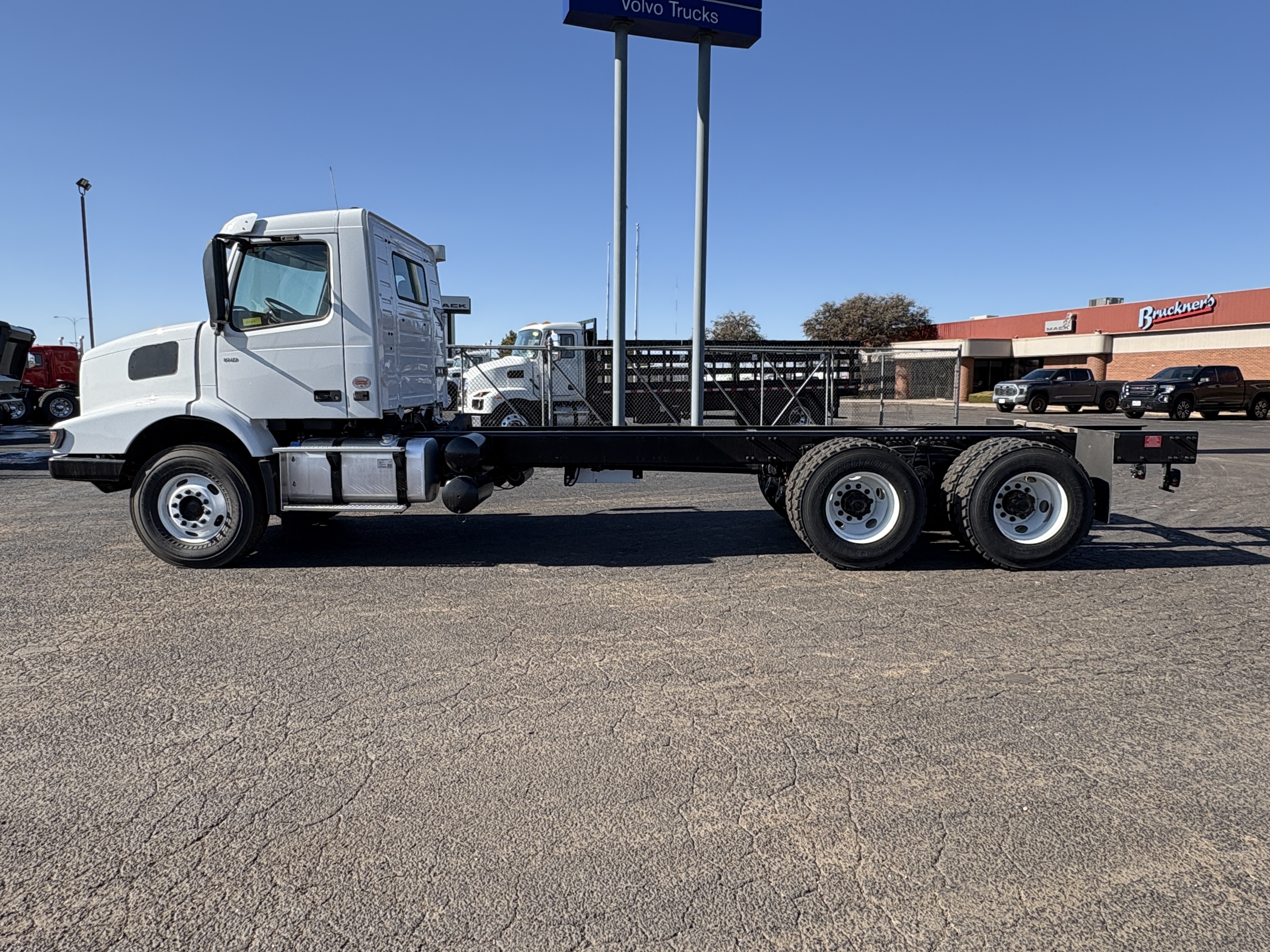 2026 Volvo - image 8