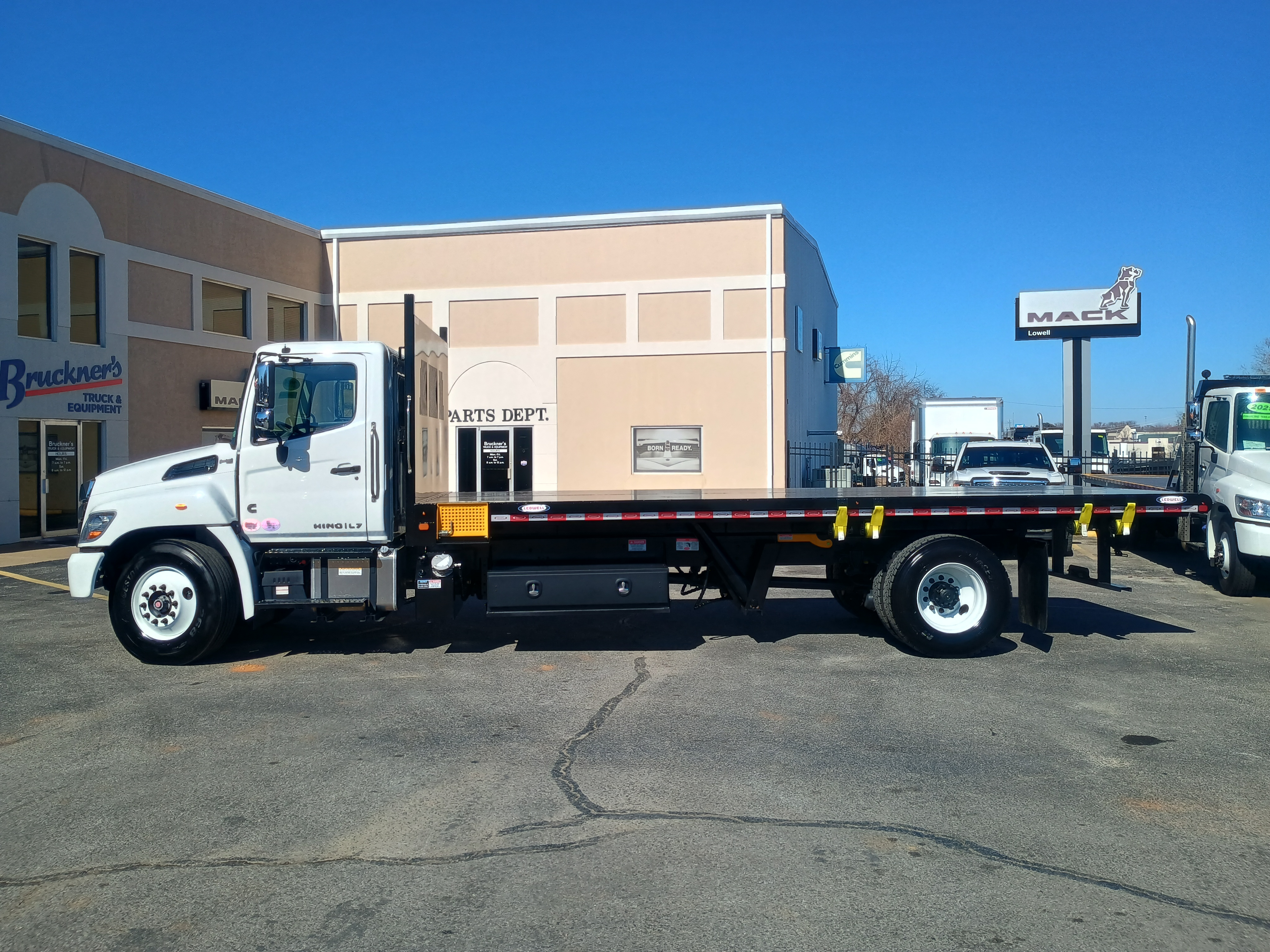 2025 Hino L7 - image 3