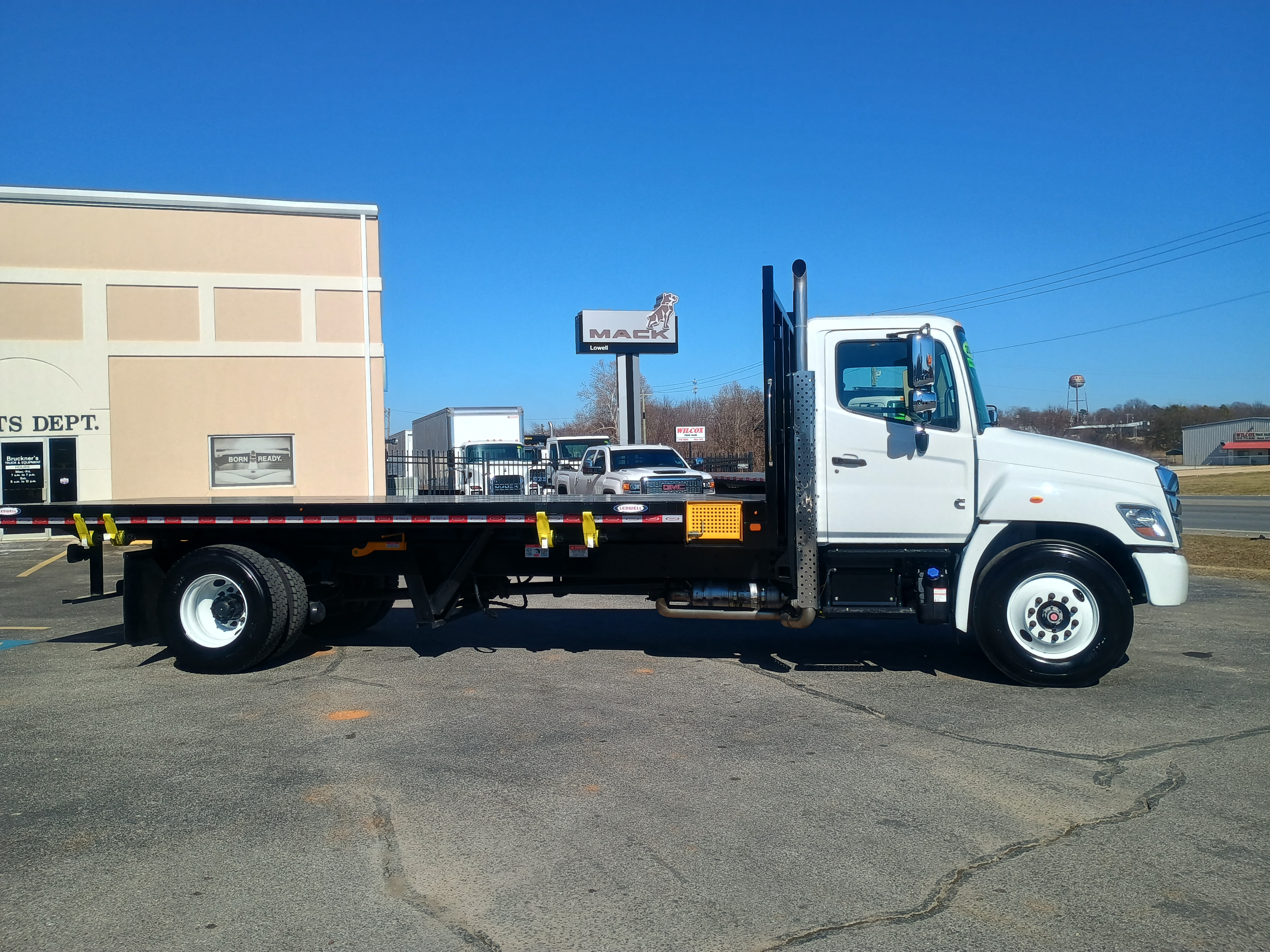 2025 Hino L7 - image 4