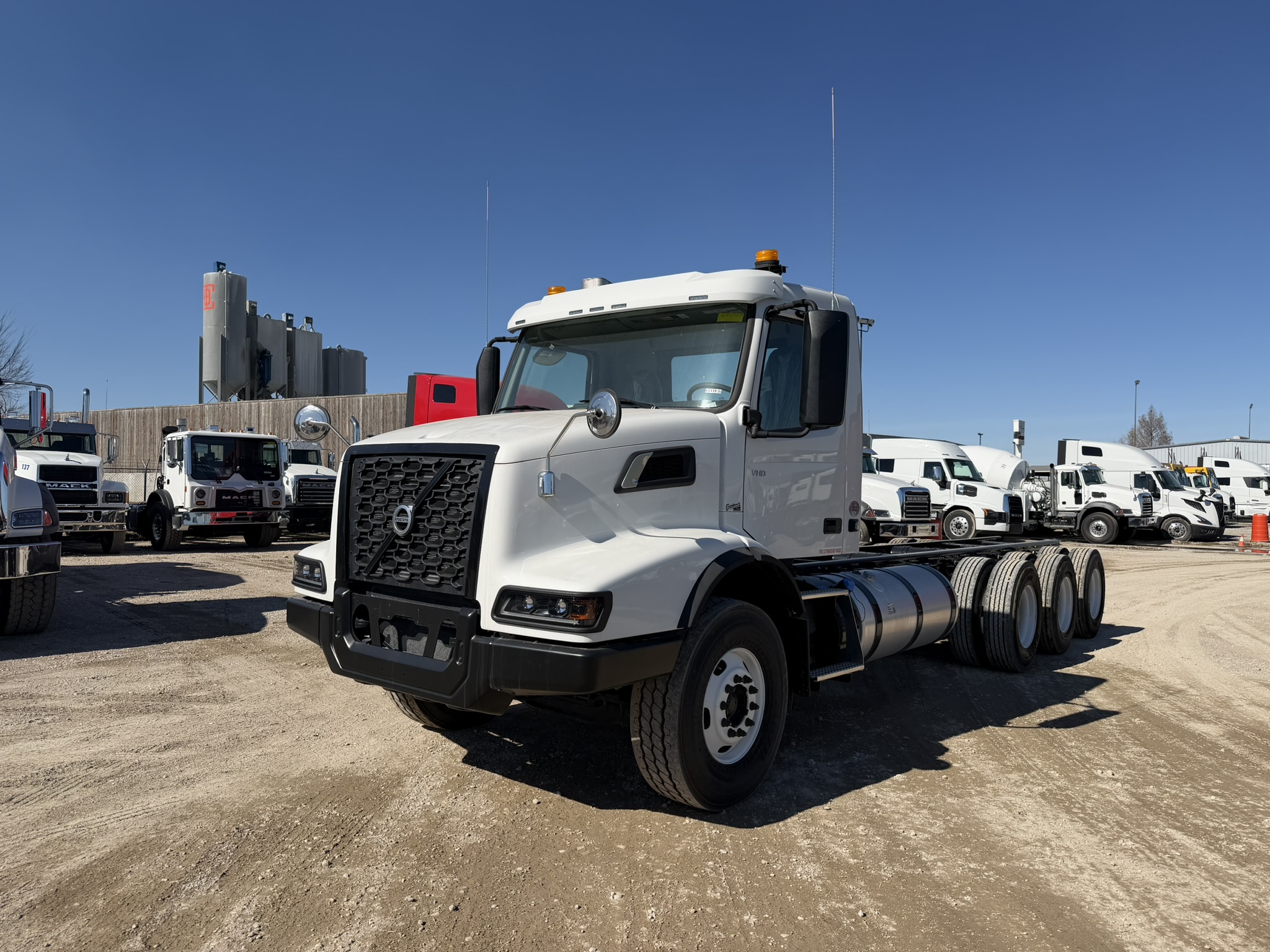 2025 Volvo - image 1