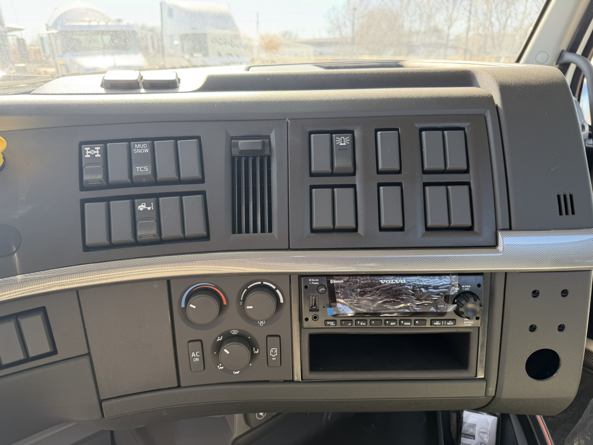 2024 Volvo - image 13