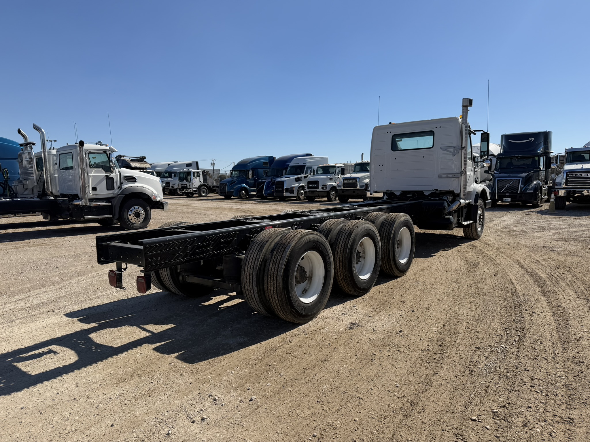 2024 Volvo - image 5