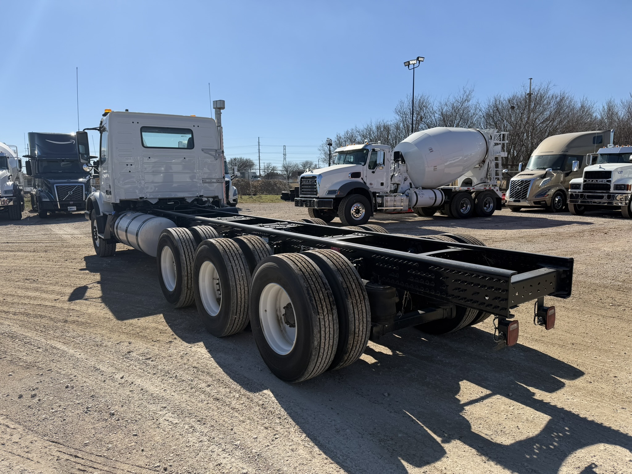 2024 Volvo - image 7