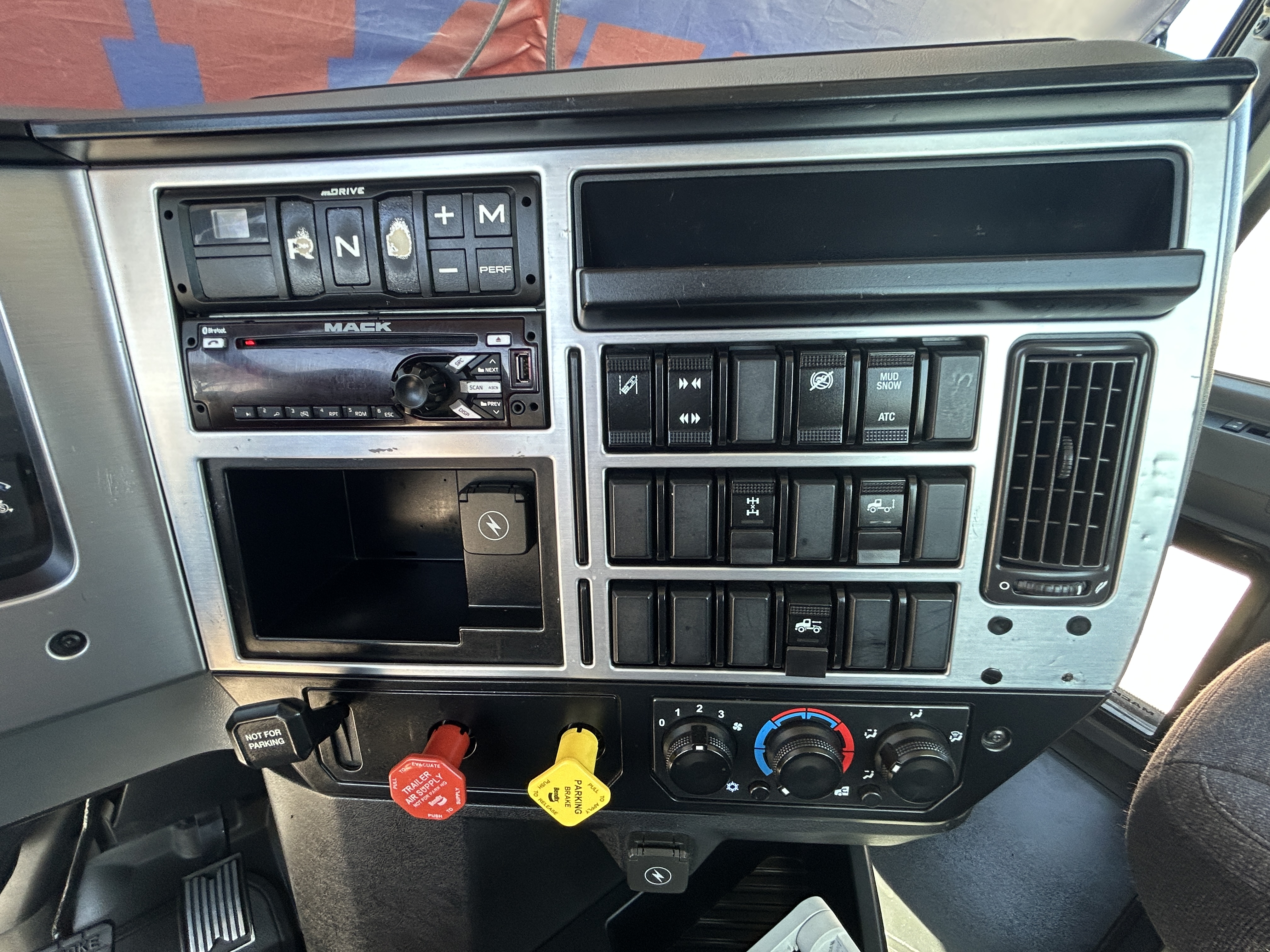 2020 Mack - image 11