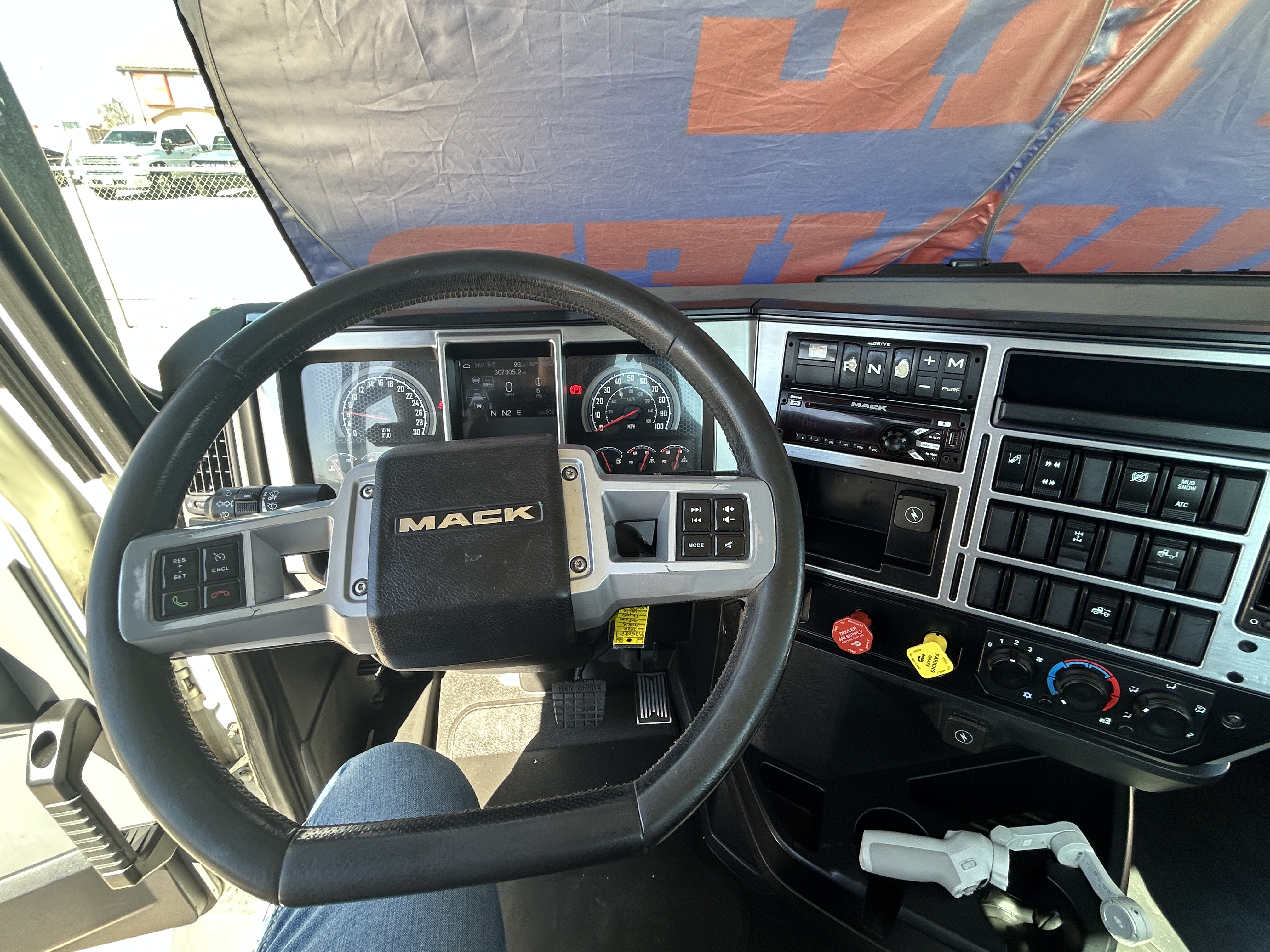 2020 Mack - image 10