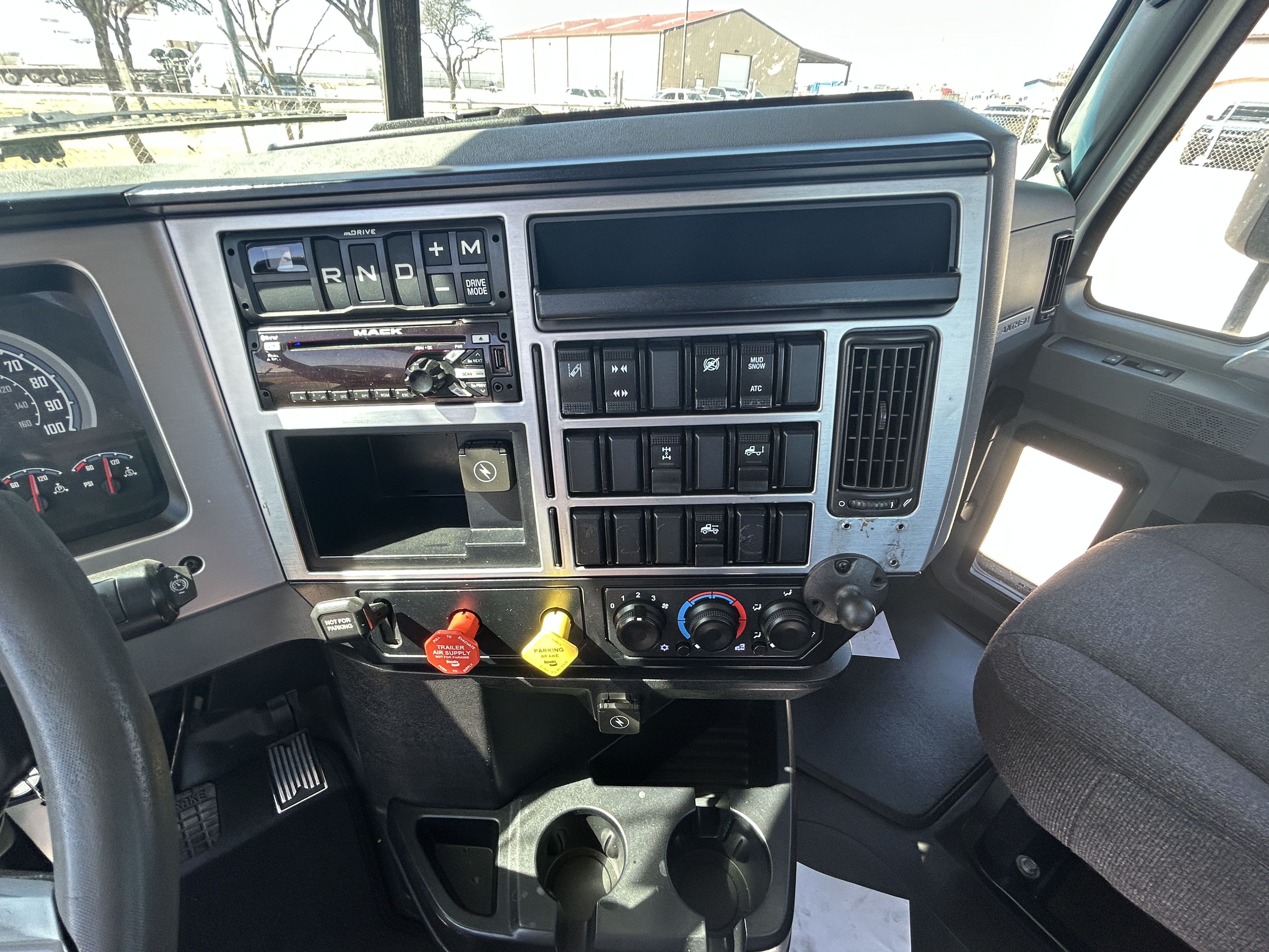 2020 Mack - image 10