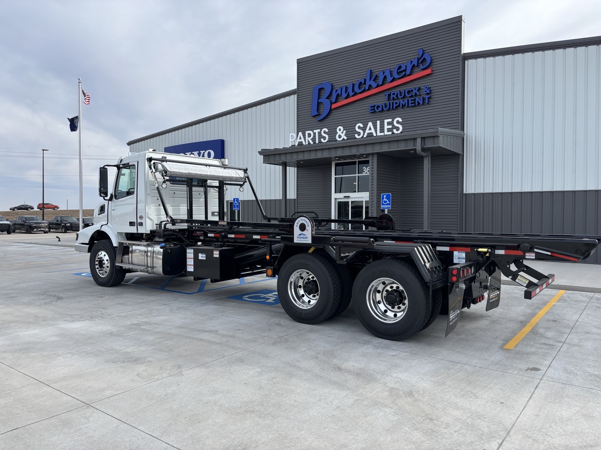 2026 Volvo - image 3