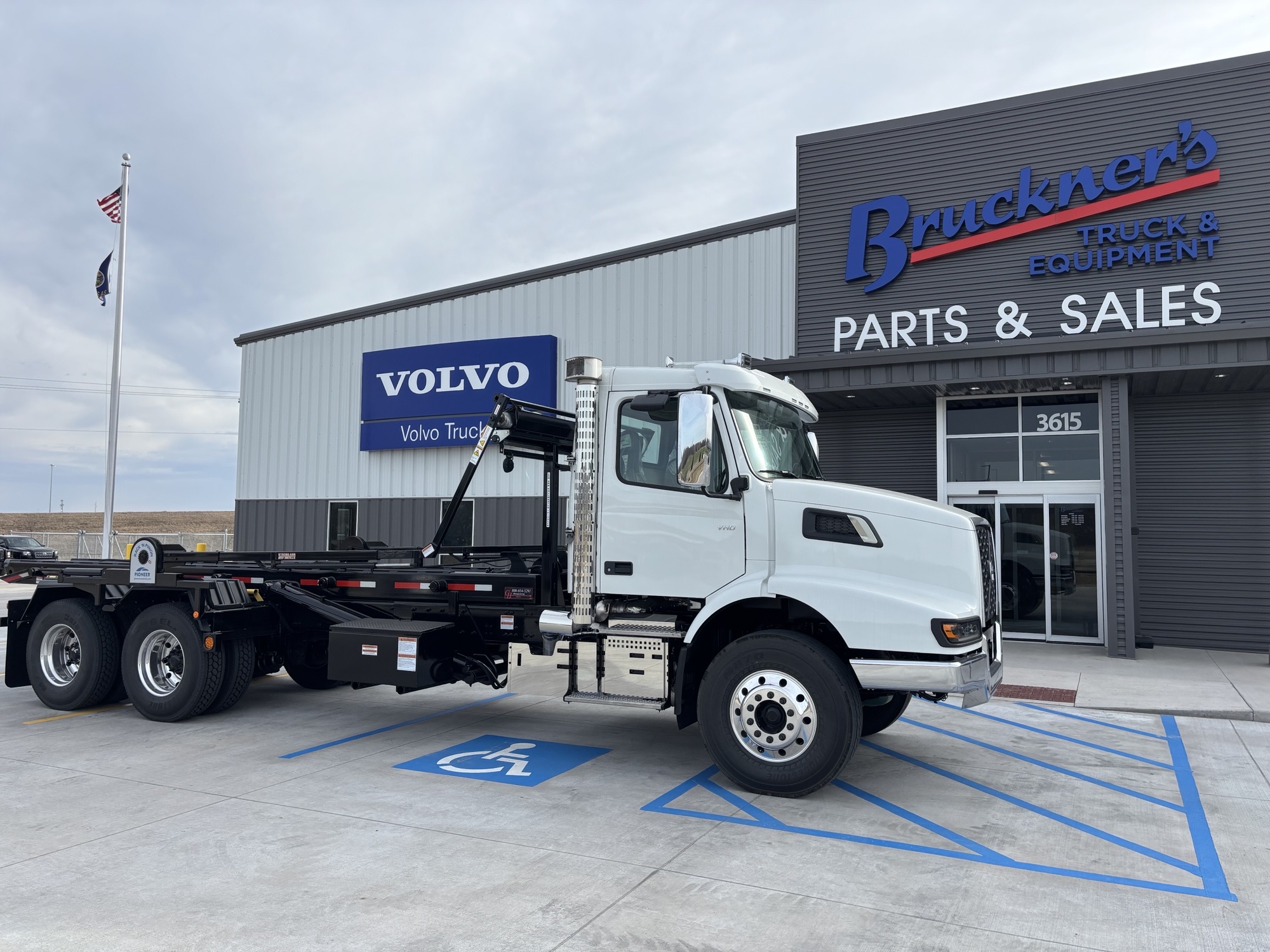 2026 Volvo - image 11