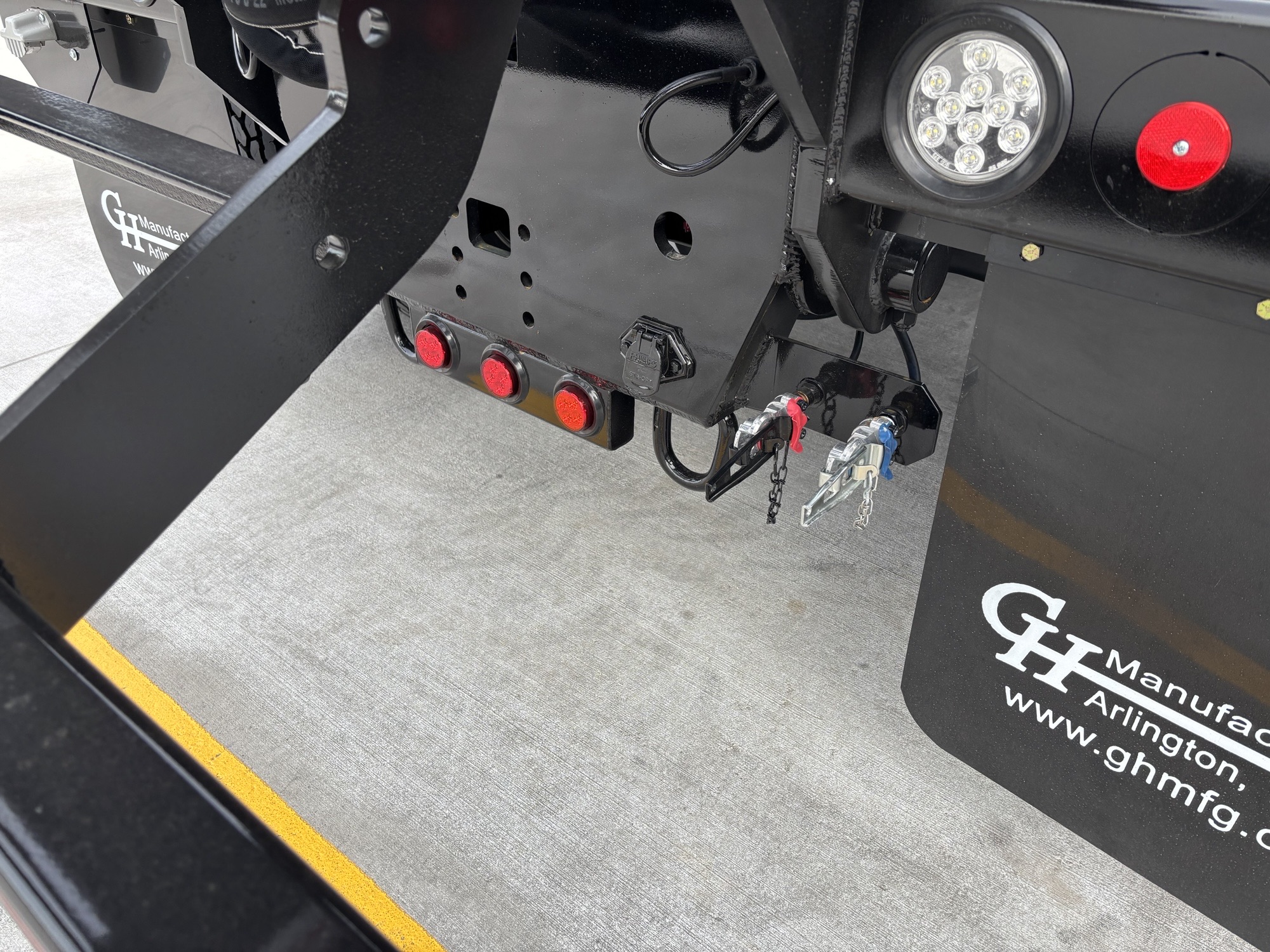 2026 Volvo - image 5