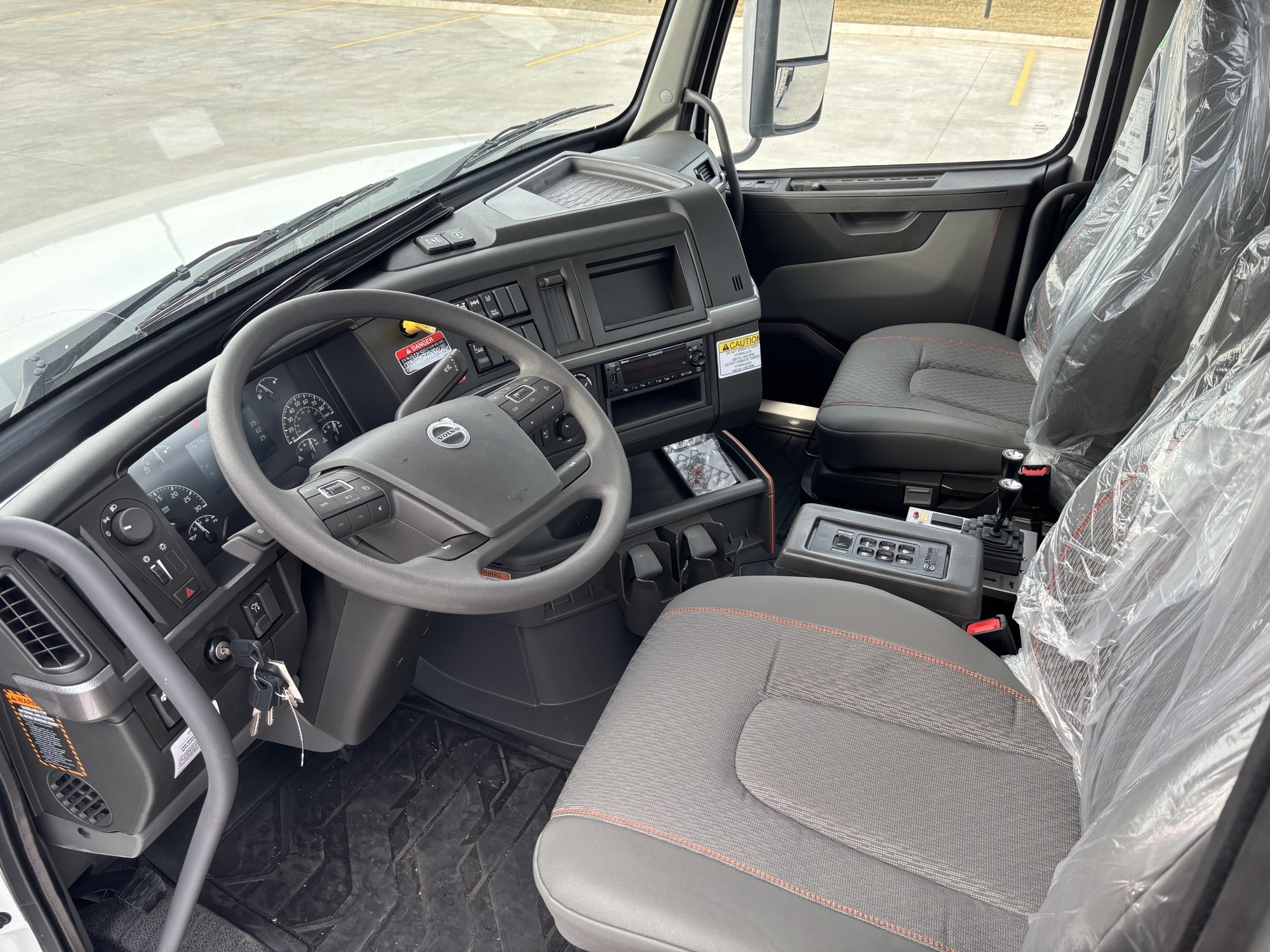 2026 Volvo - image 15