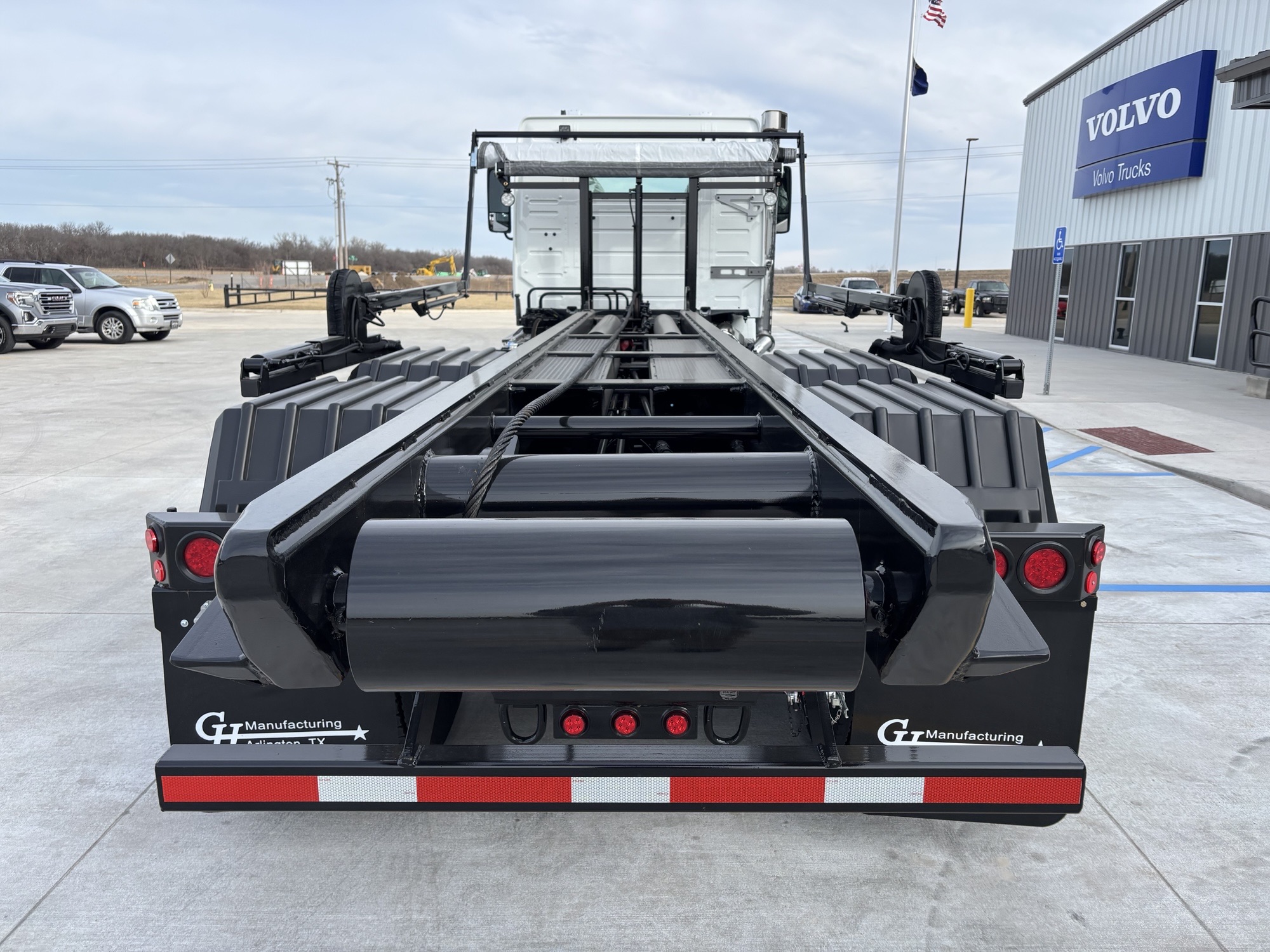 2026 Volvo - image 4