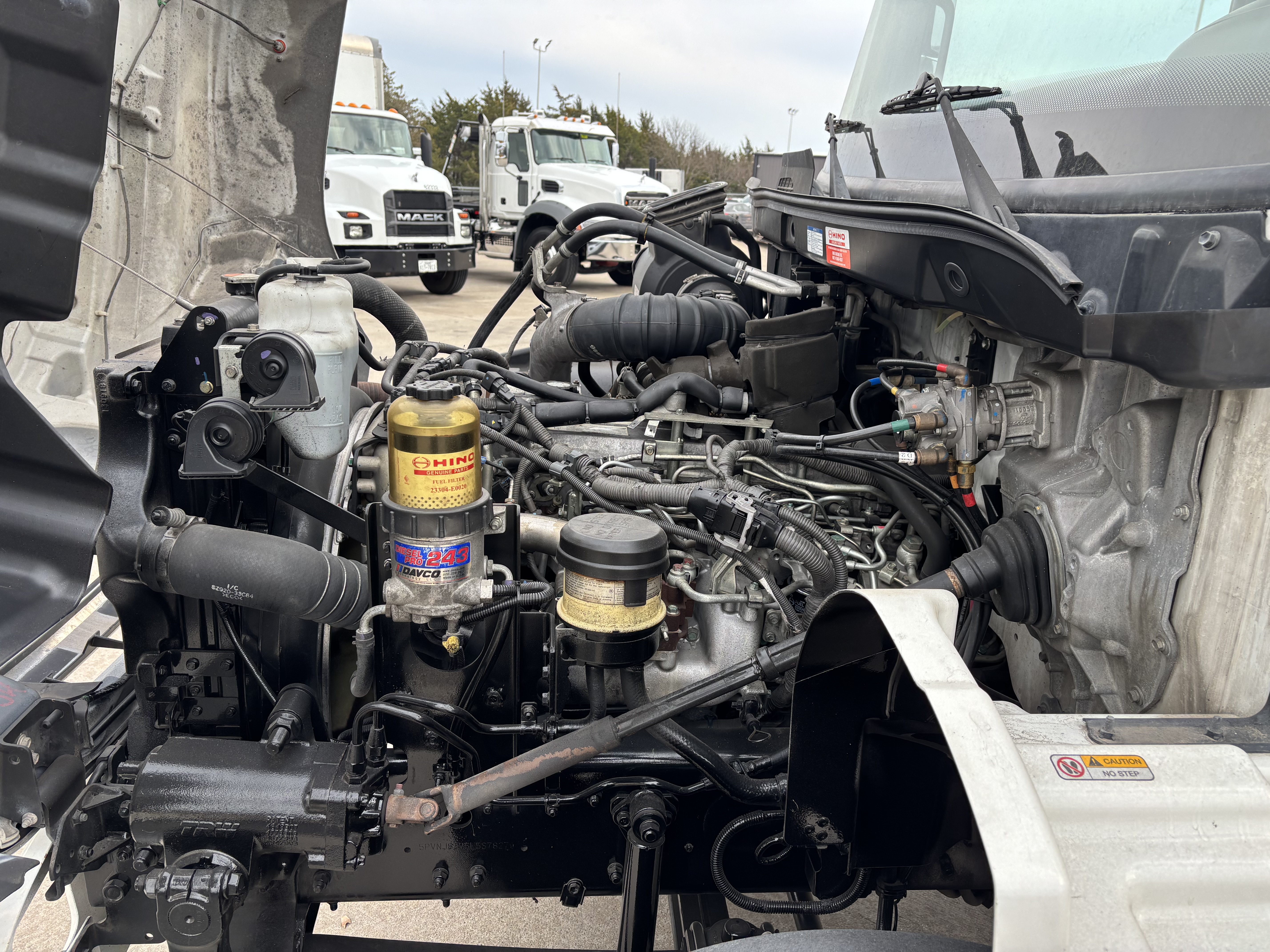 2020 Hino 268 - image 11