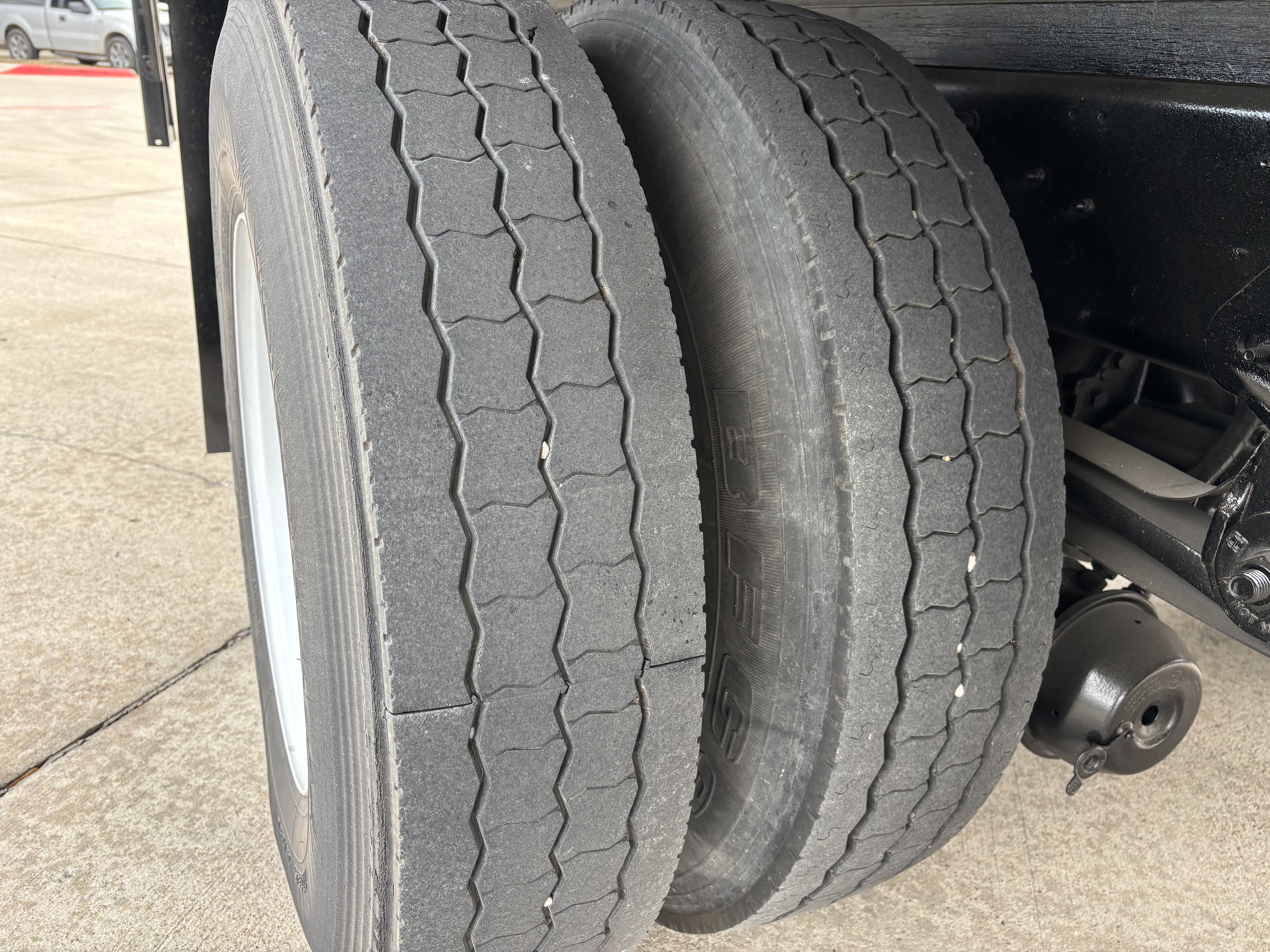 2020 Hino 268 - image 18