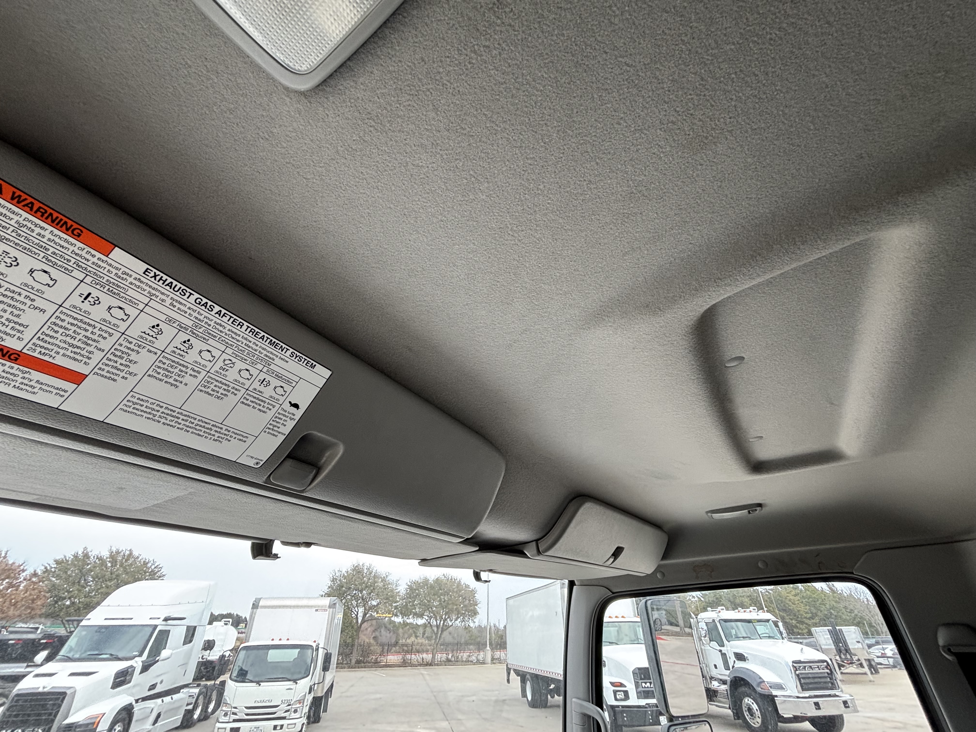 2020 Hino 268 - image 26