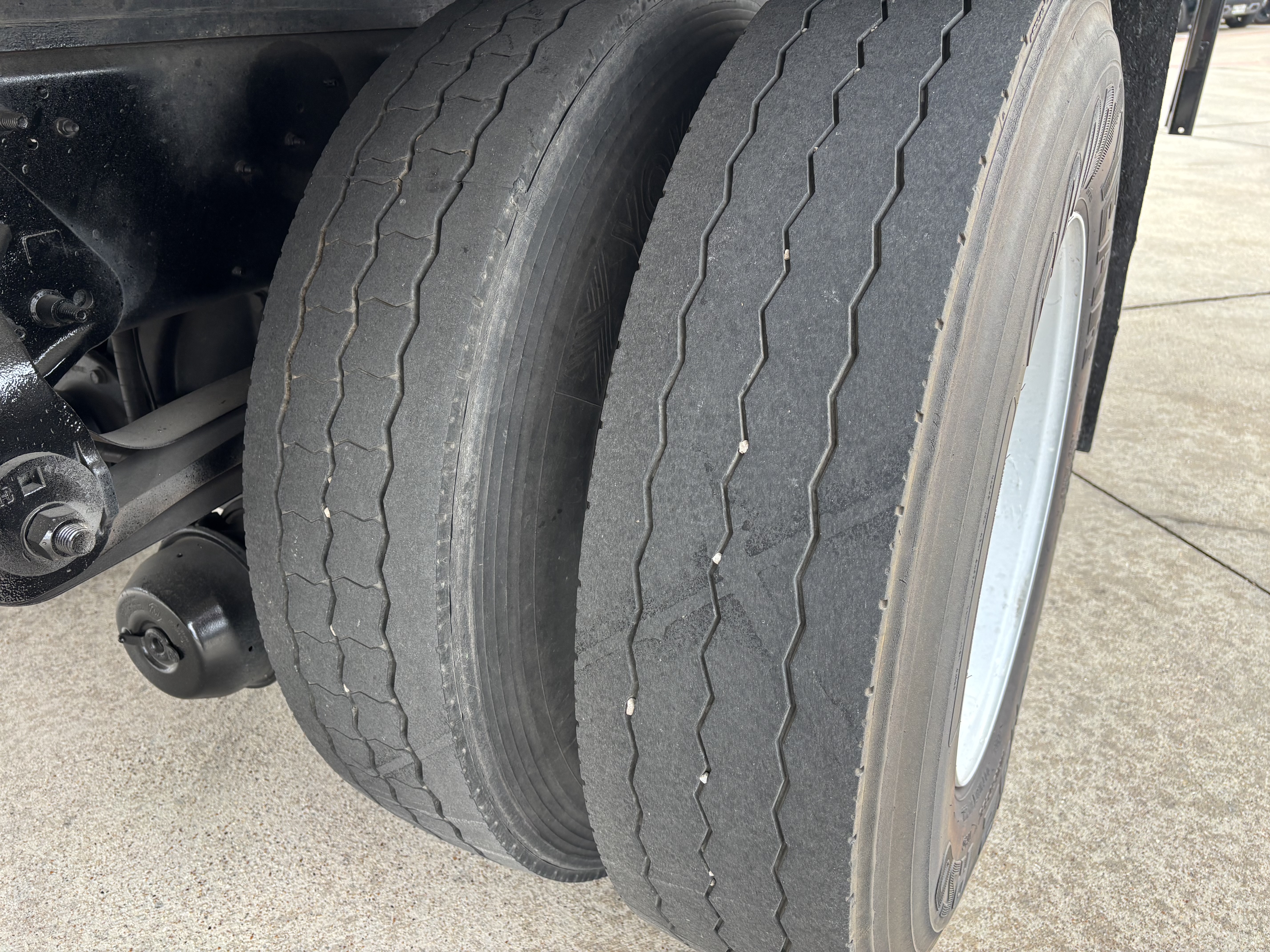 2020 Hino 268 - image 19