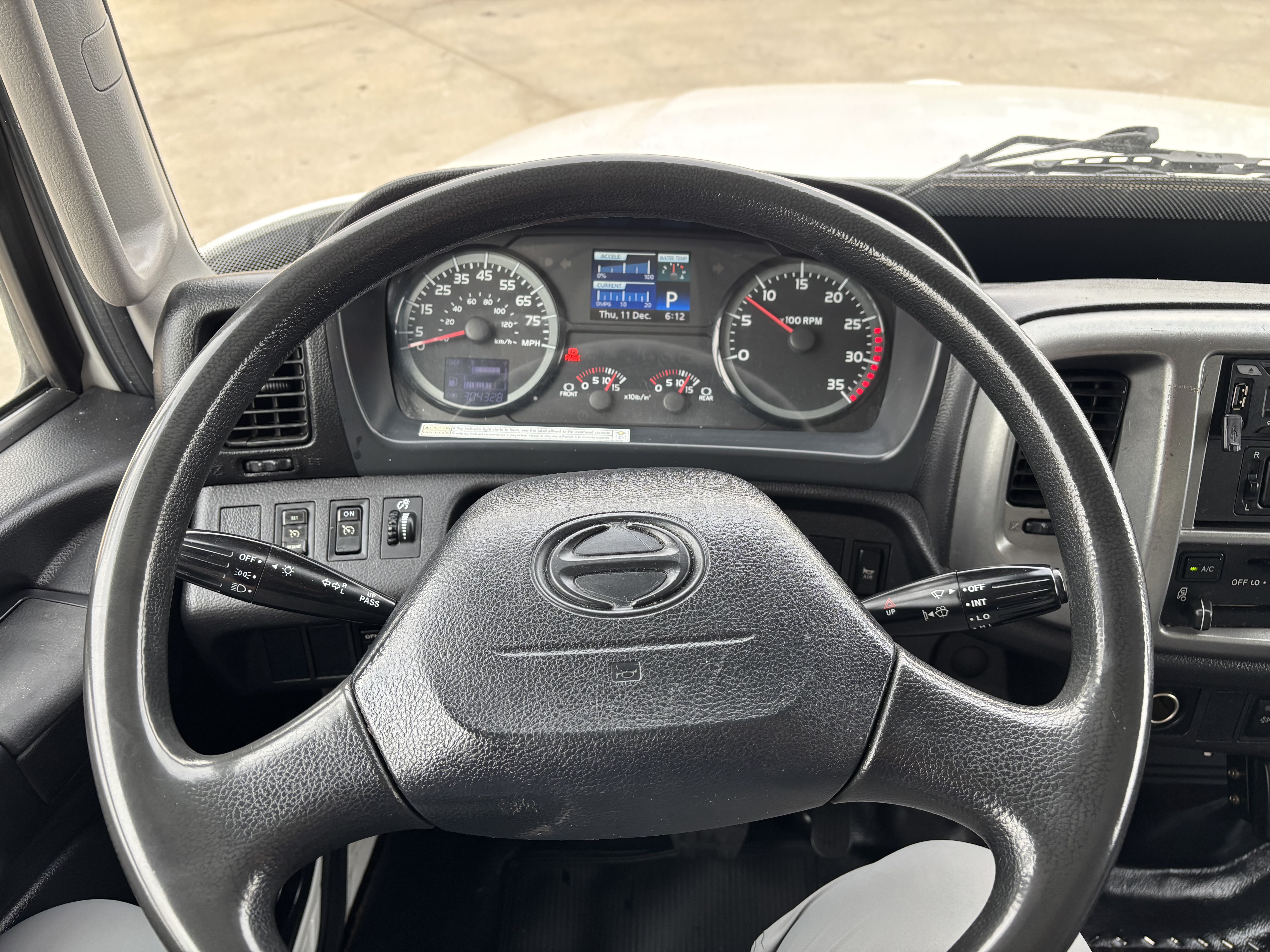 2020 Hino 268 - image 29