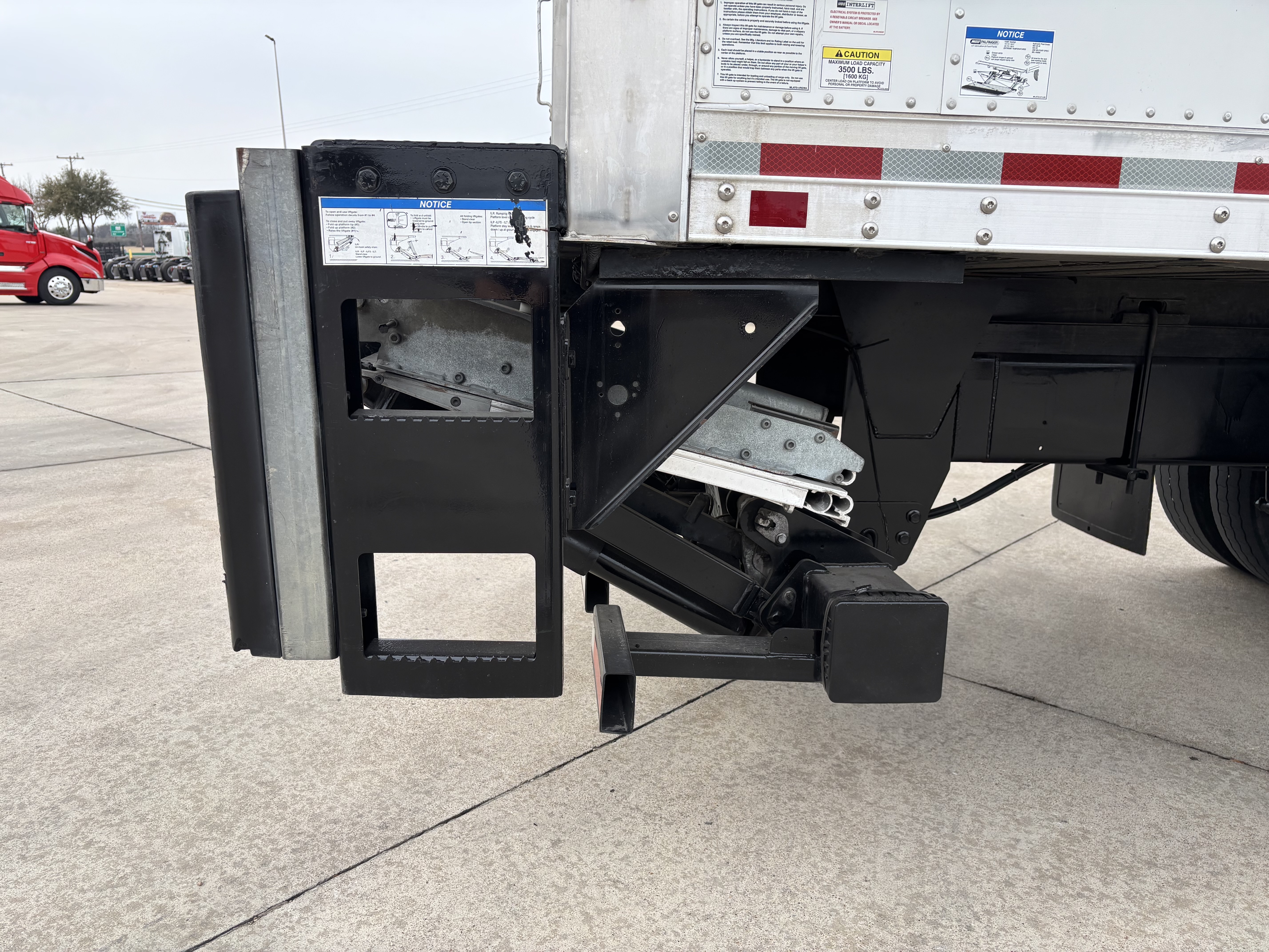 2020 Hino 268 - image 13