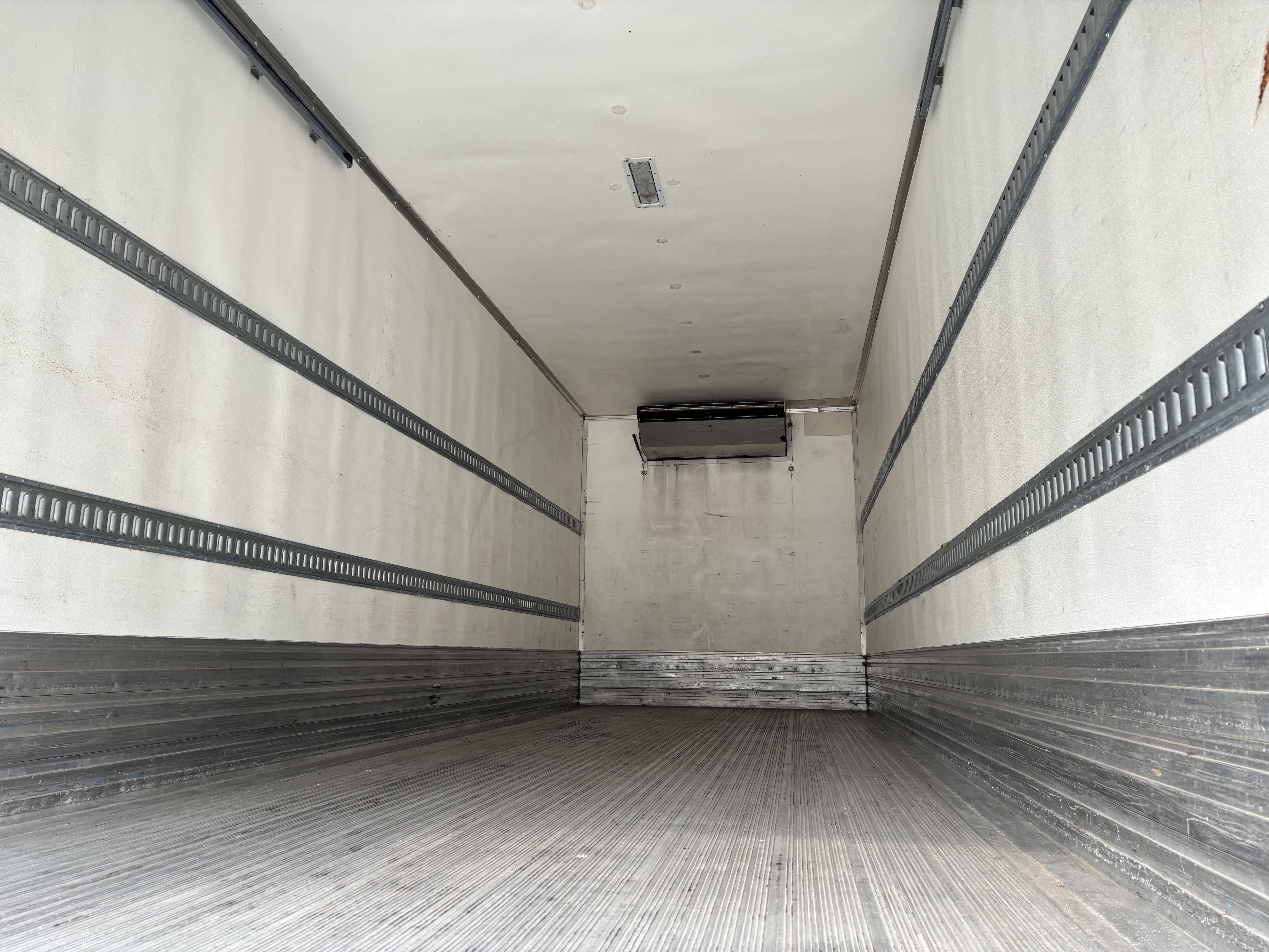 2020 Hino 268 - image 9