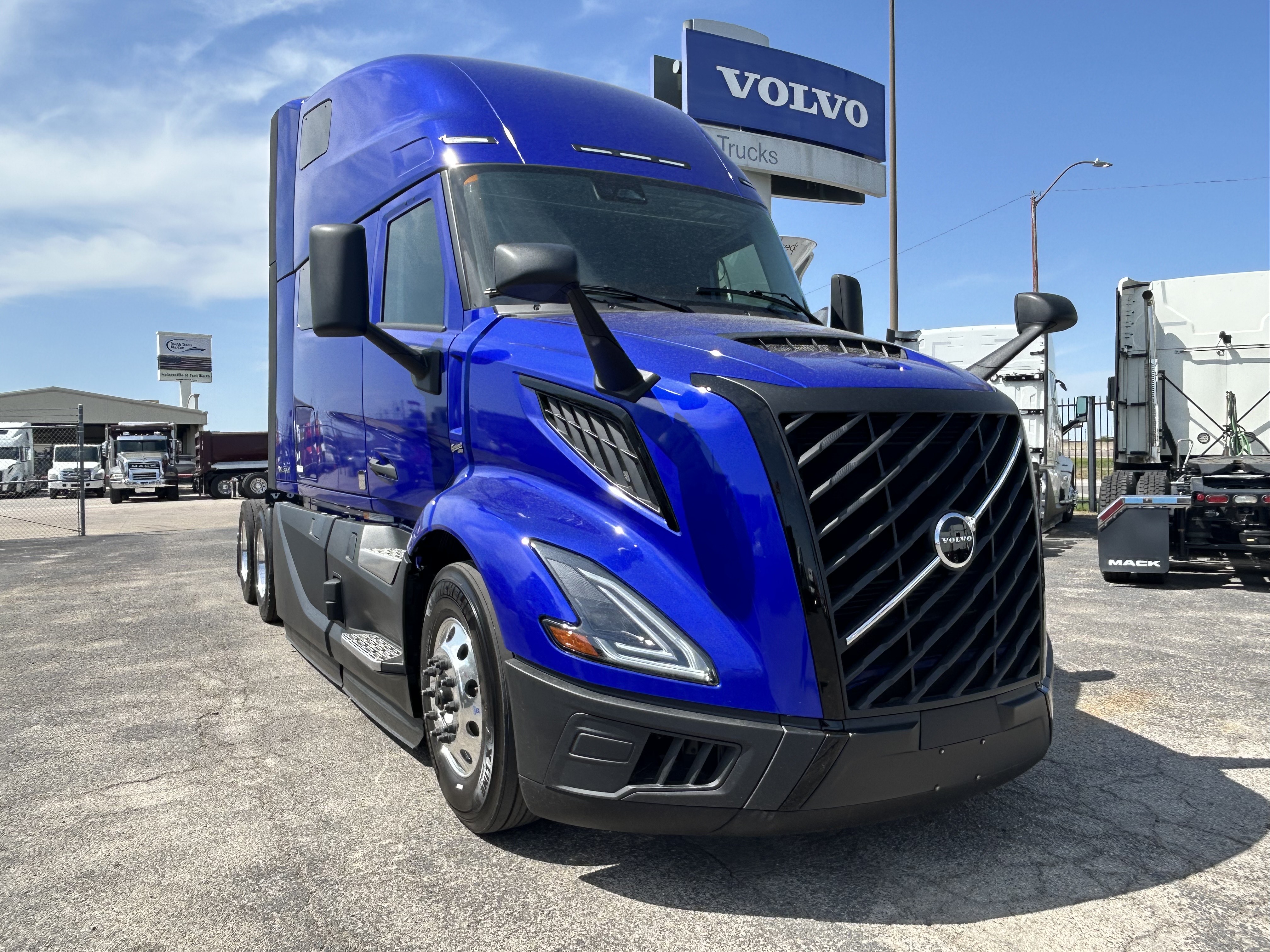 2025 Volvo - image 1