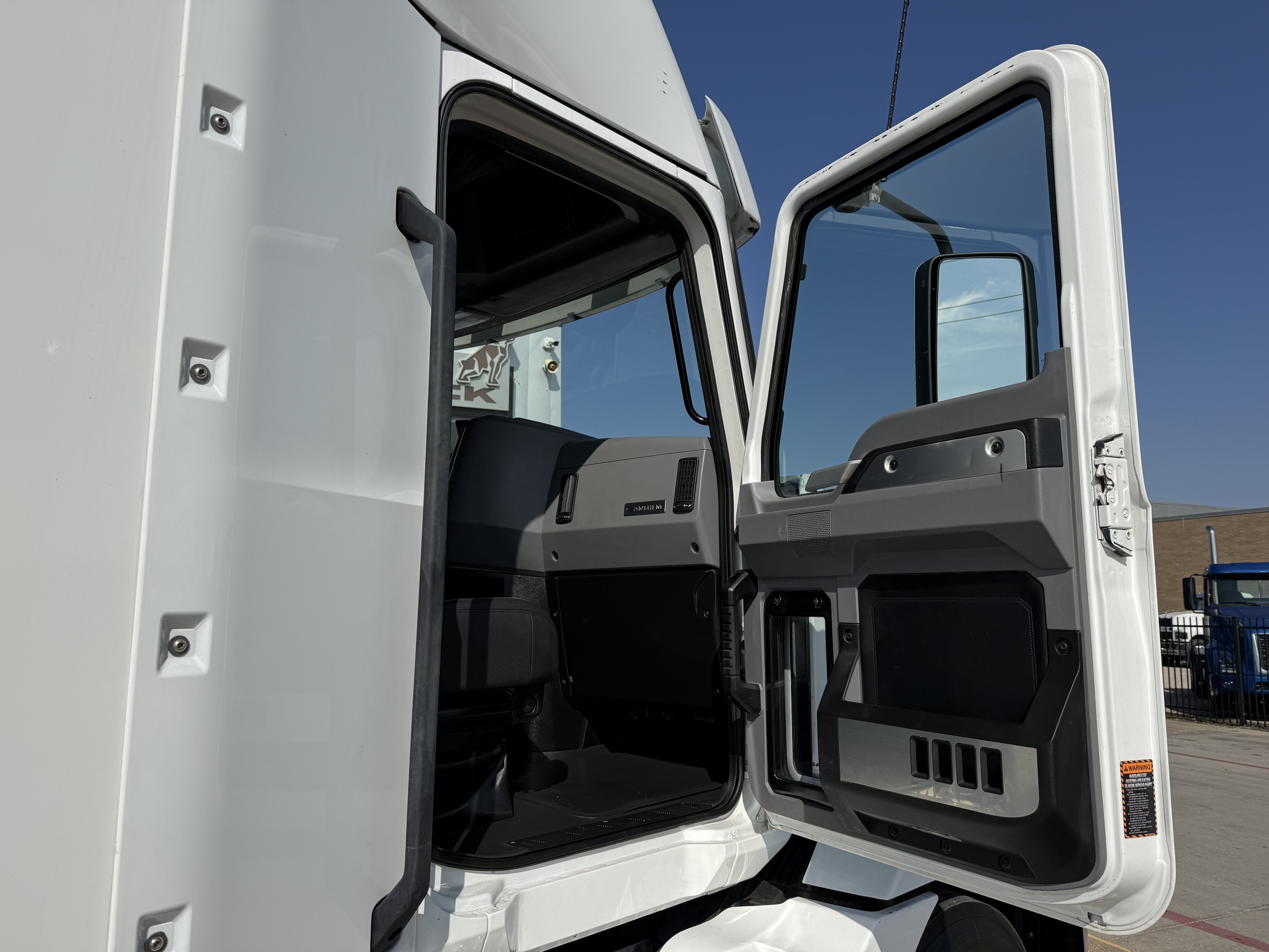 2022 Mack - image 21