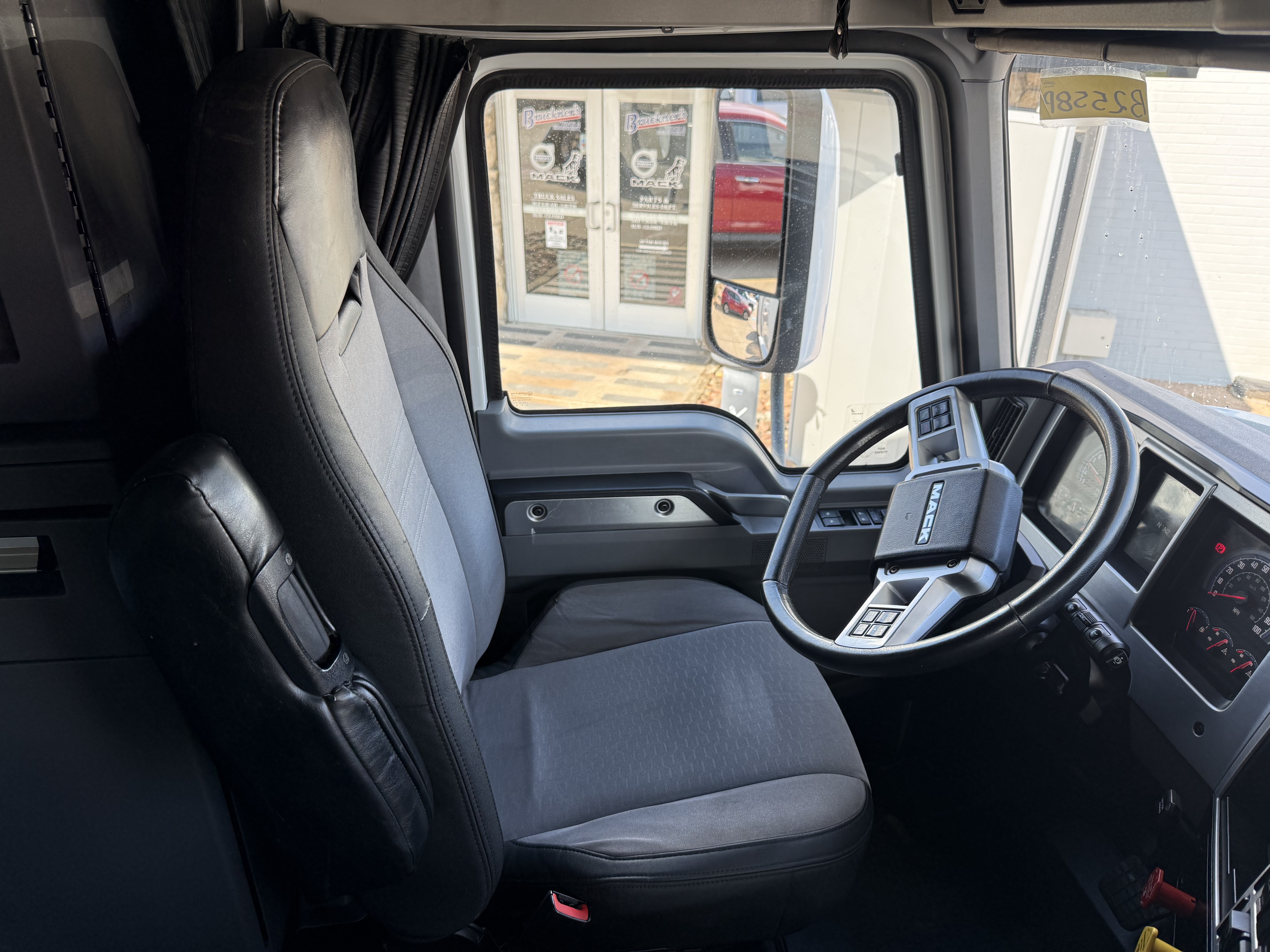 2022 Mack - image 10