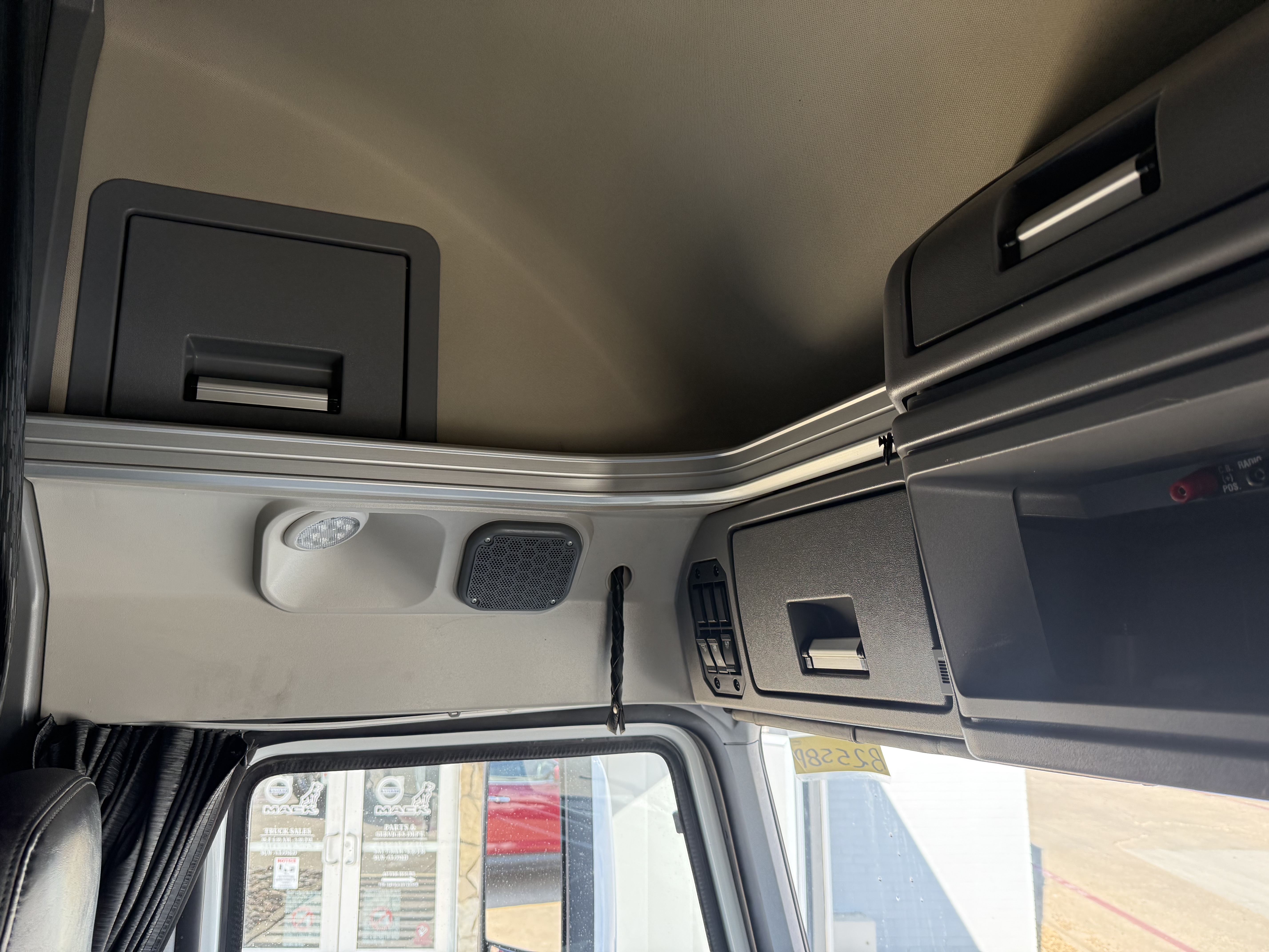 2022 Mack - image 11