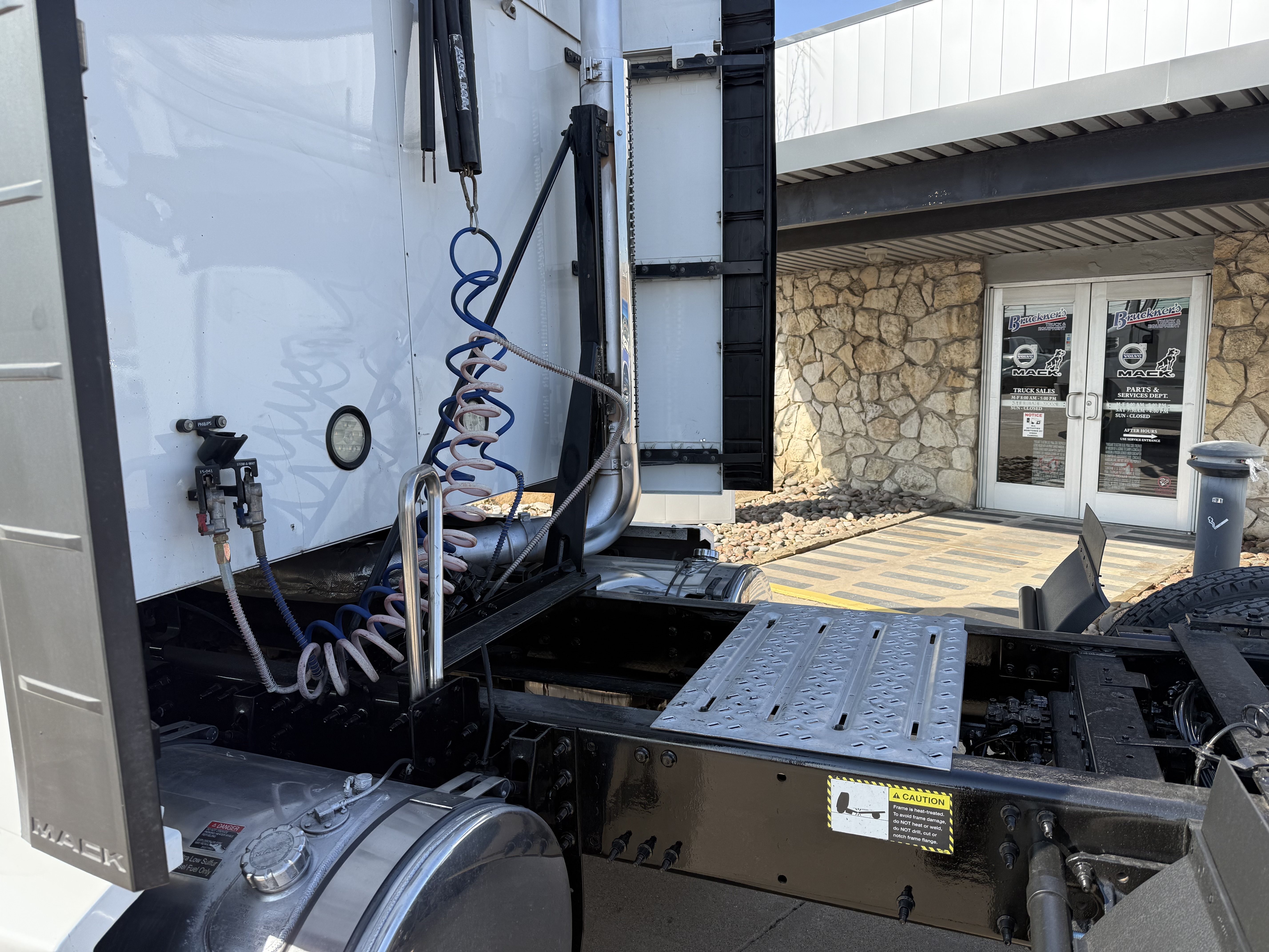 2022 Mack - image 27