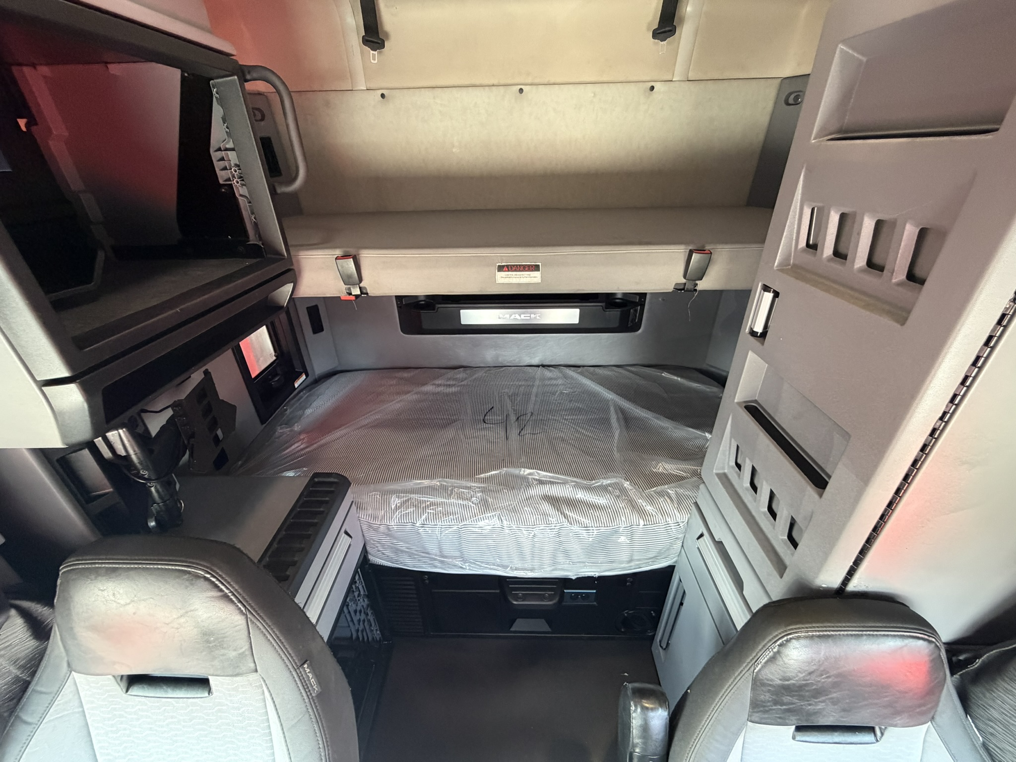 2022 Mack - image 29