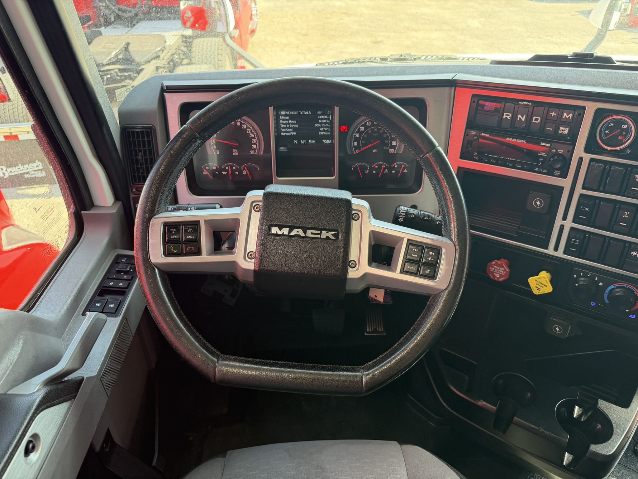 2022 Mack - image 25