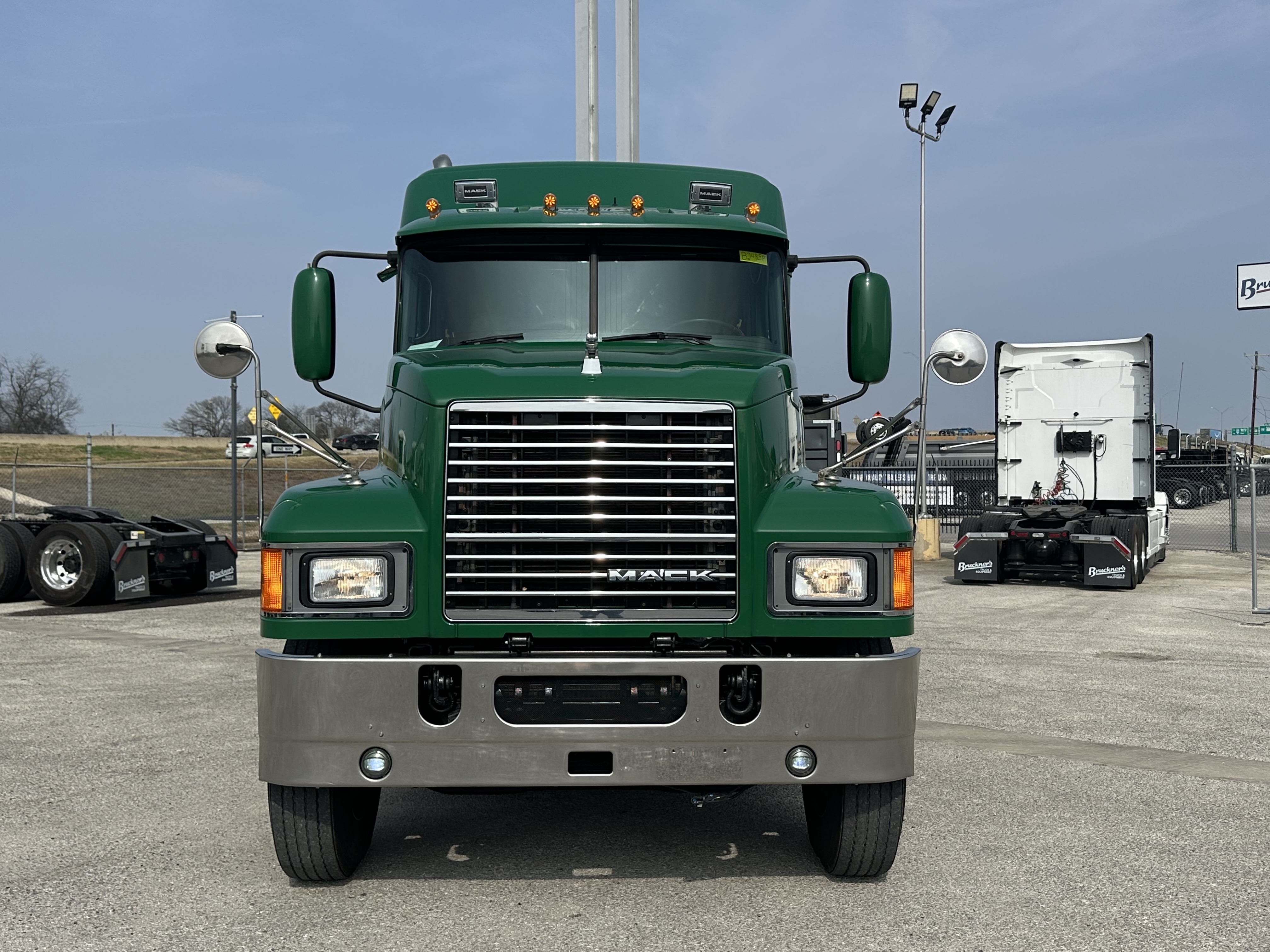 2018 Mack - image 3
