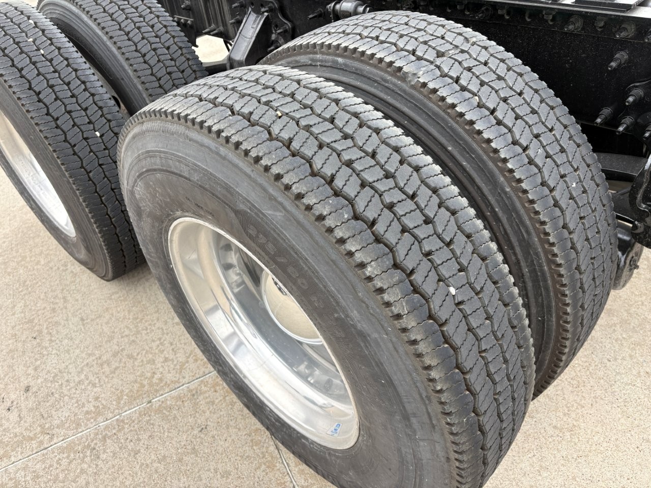 2020 Volvo - image 12