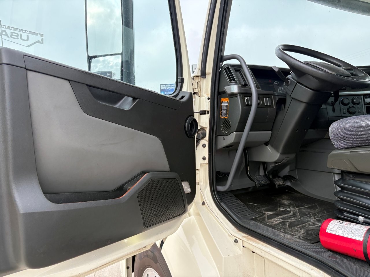 2020 Volvo - image 20