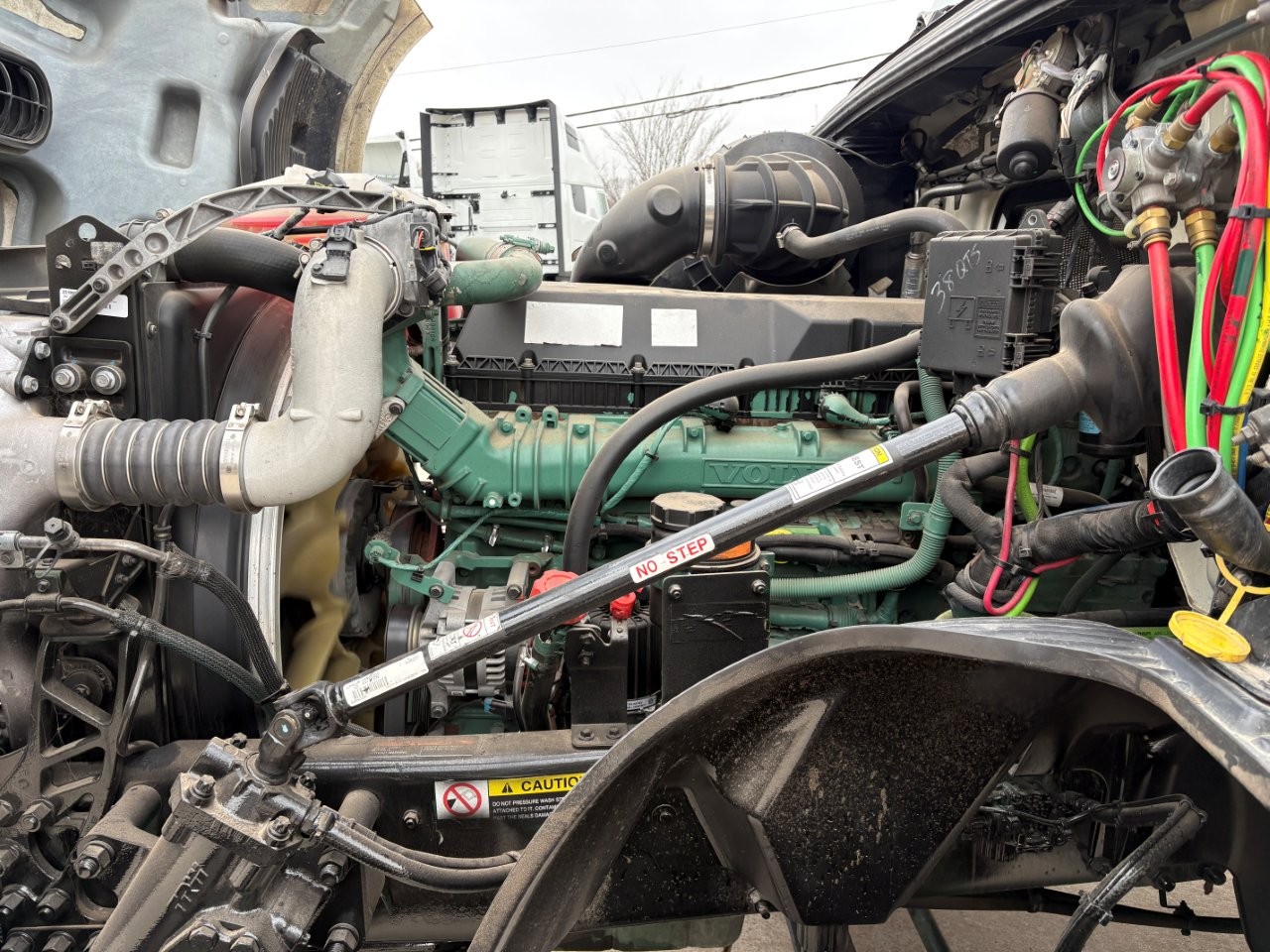 2020 Volvo - image 9