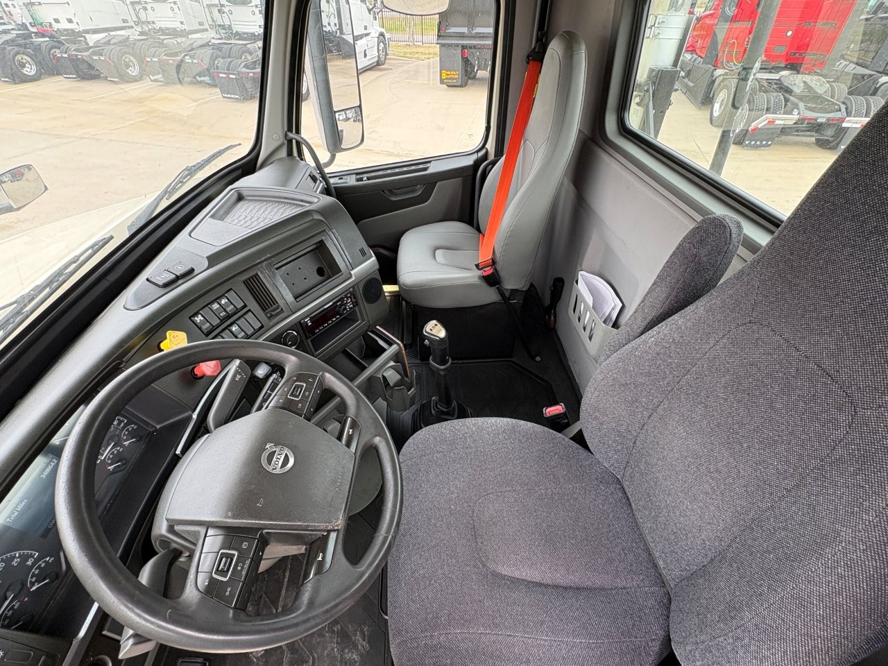 2020 Volvo - image 21