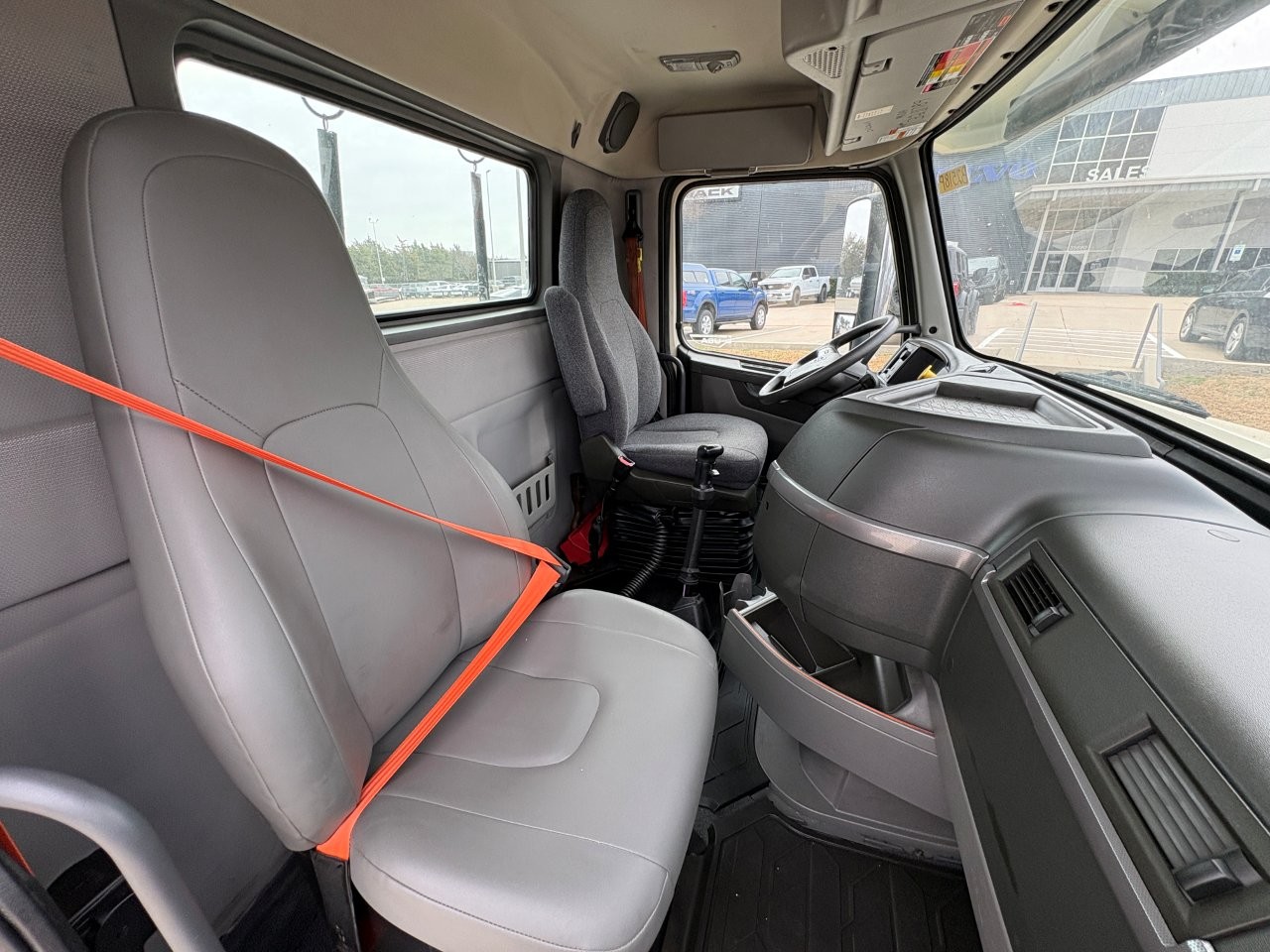 2020 Volvo - image 19