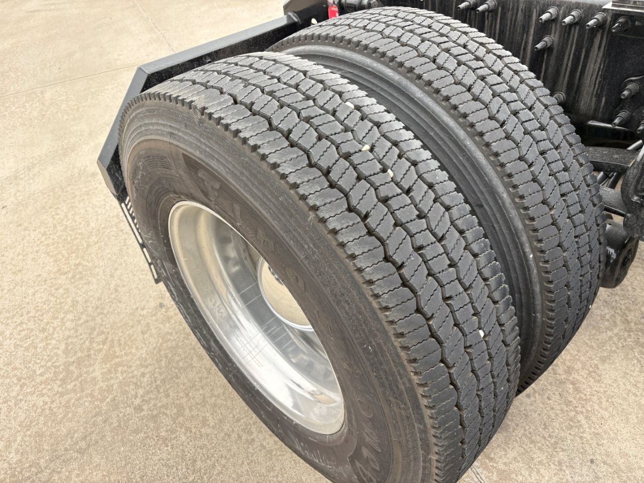 2020 Volvo - image 13