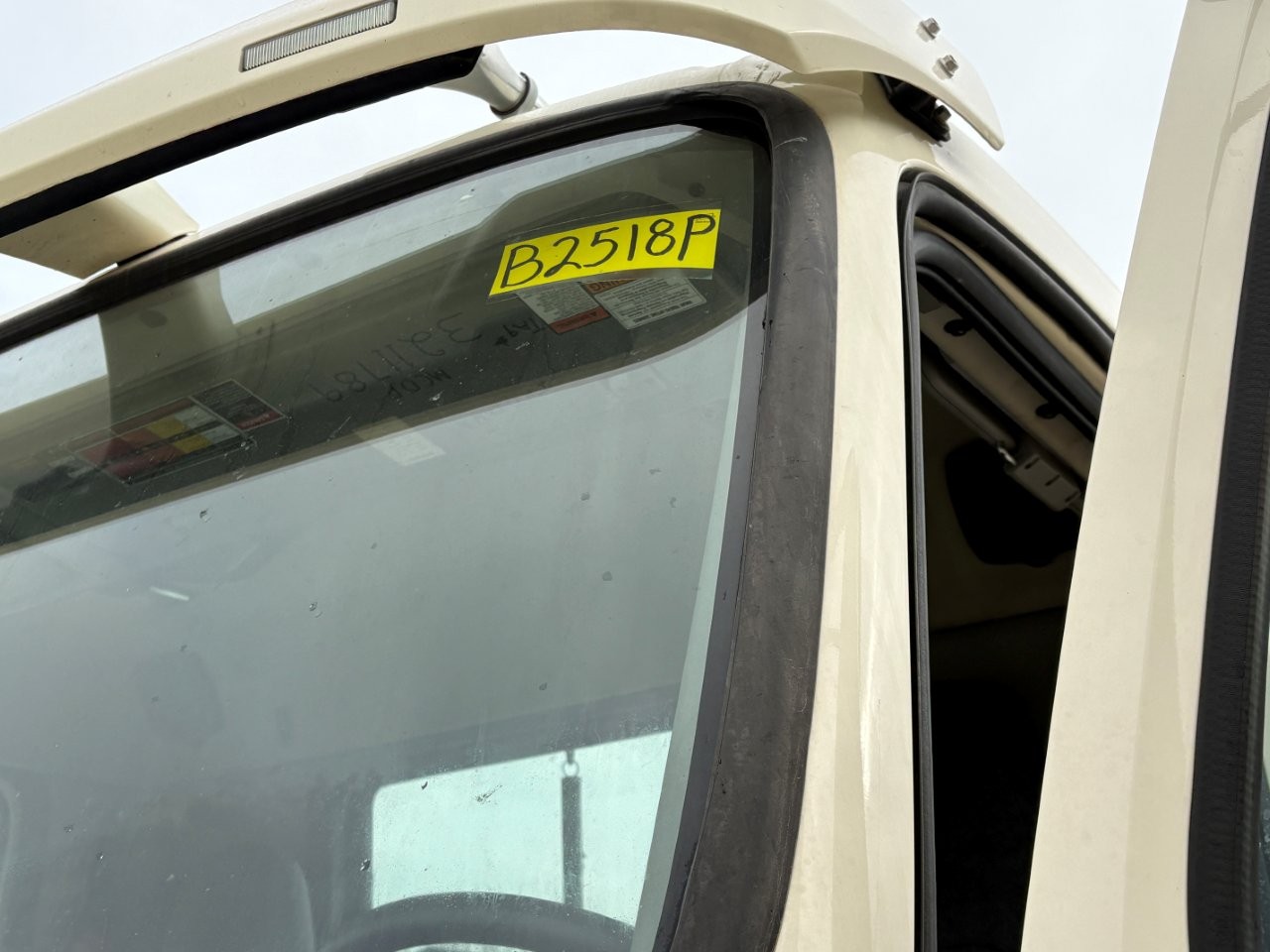 2020 Volvo - image 30