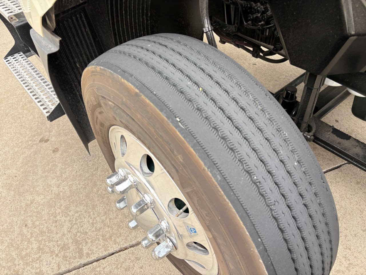 2020 Volvo - image 11