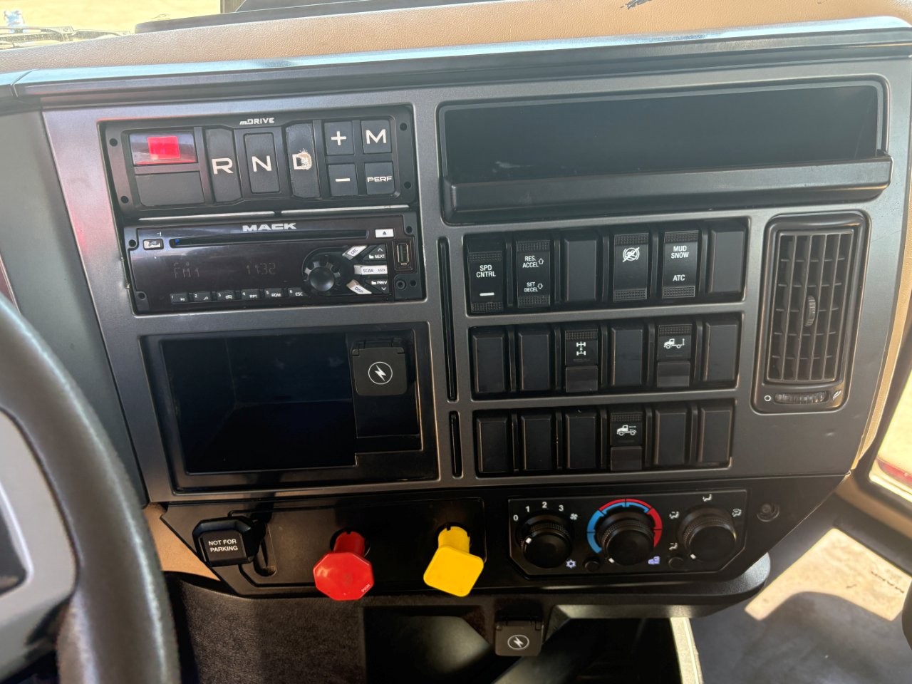 2020 Mack - image 23