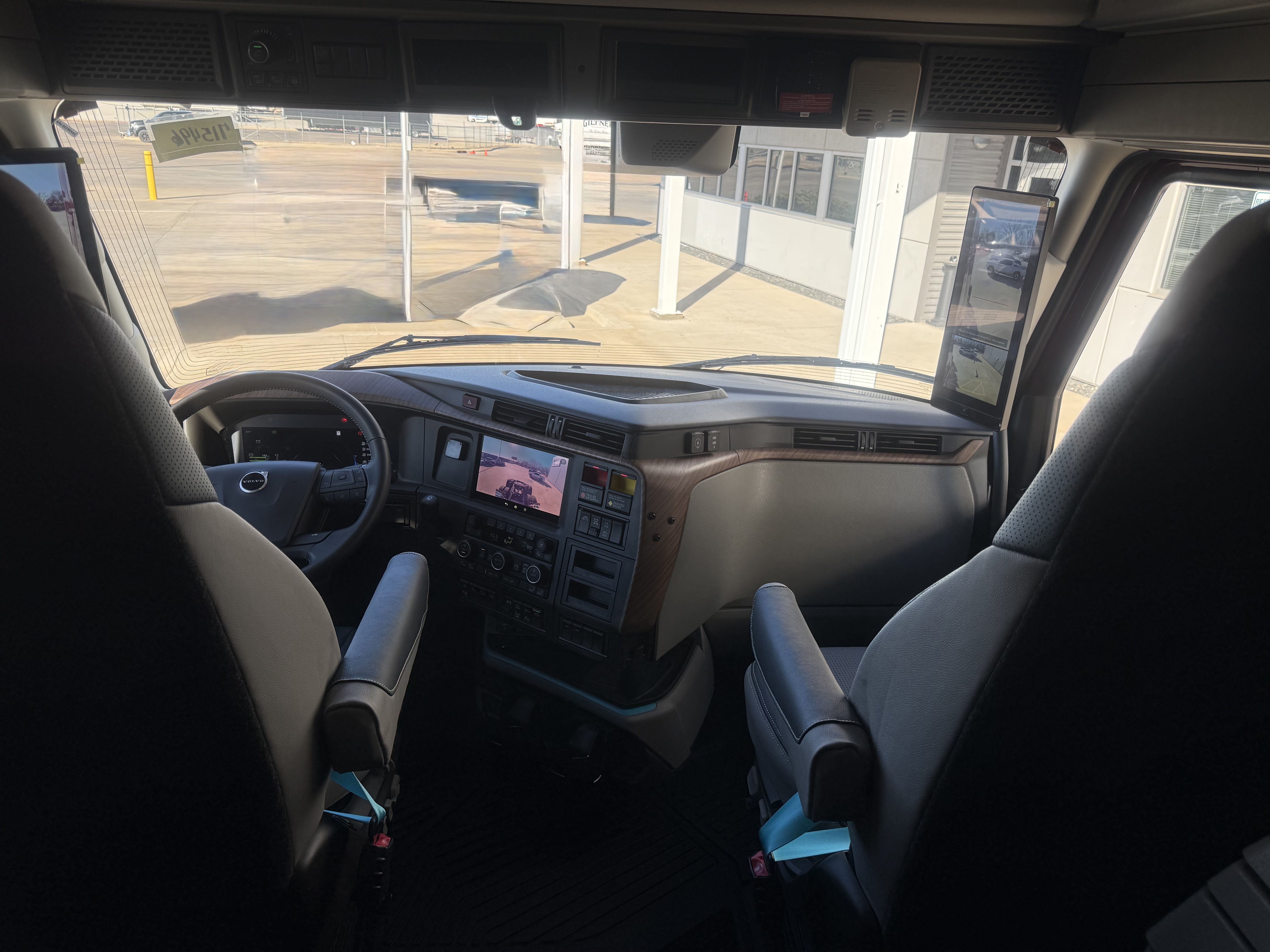 2026 Volvo - image 14