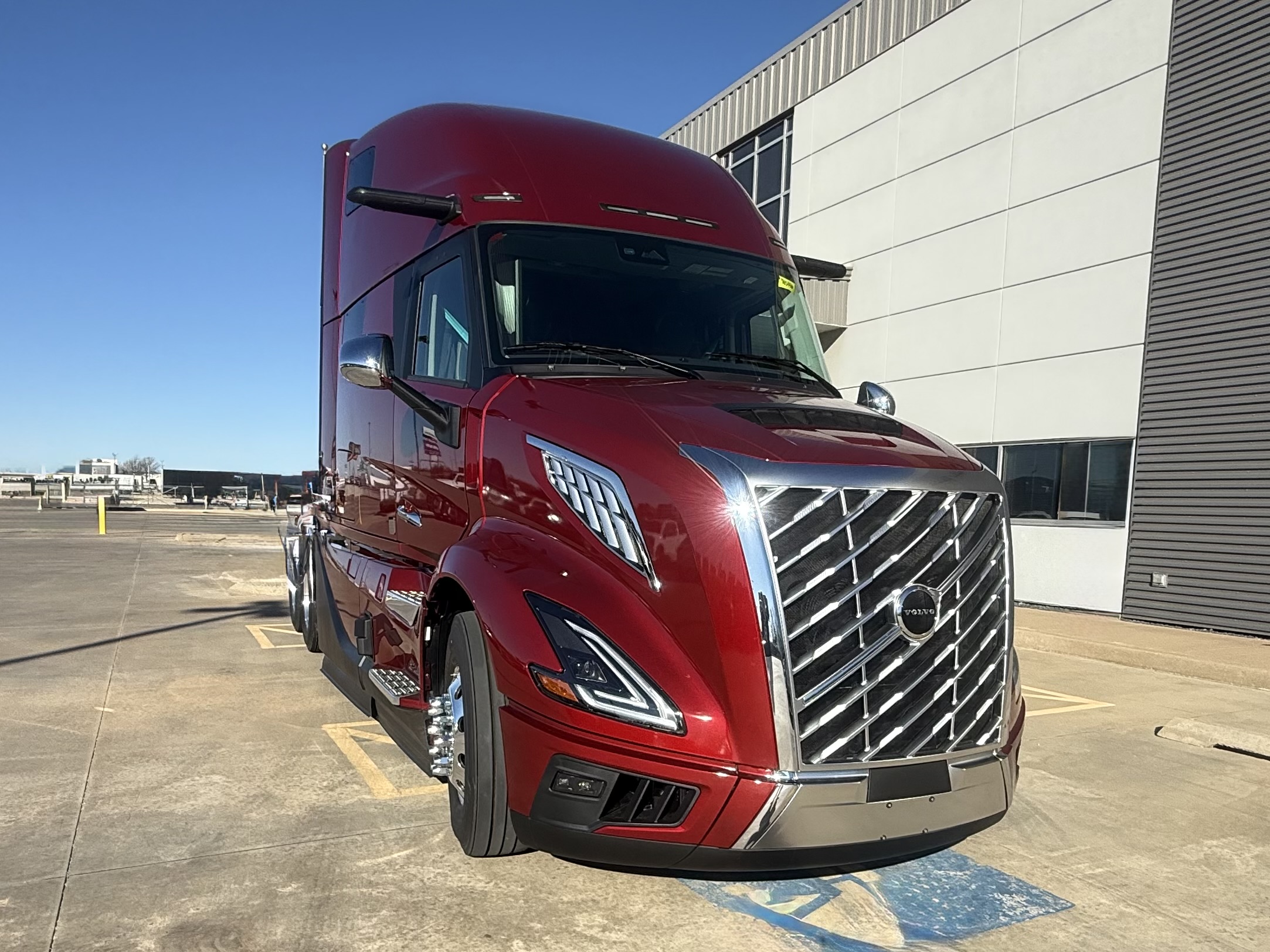 2026 Volvo - image 8