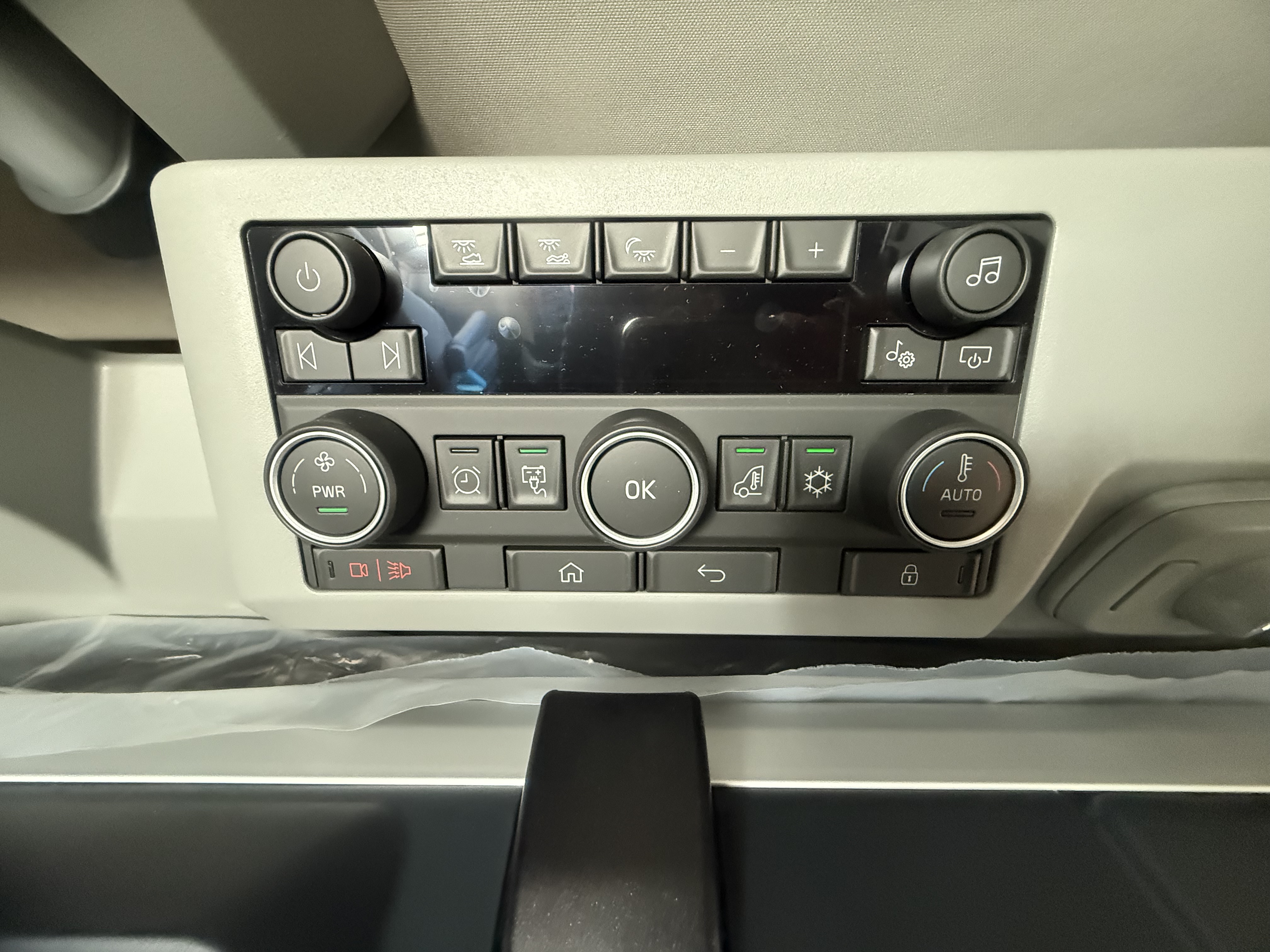 2026 Volvo - image 22