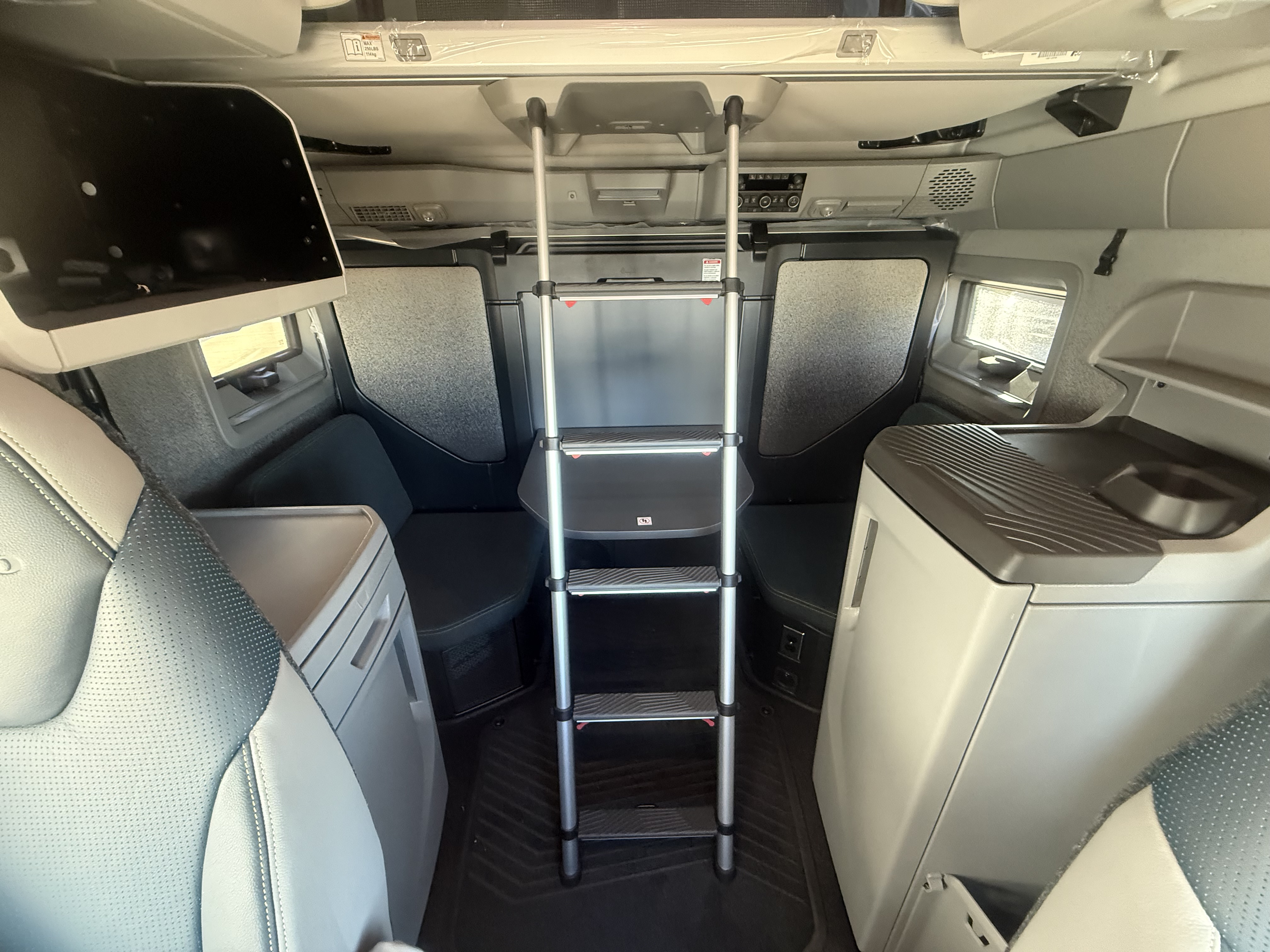 2026 Volvo - image 23