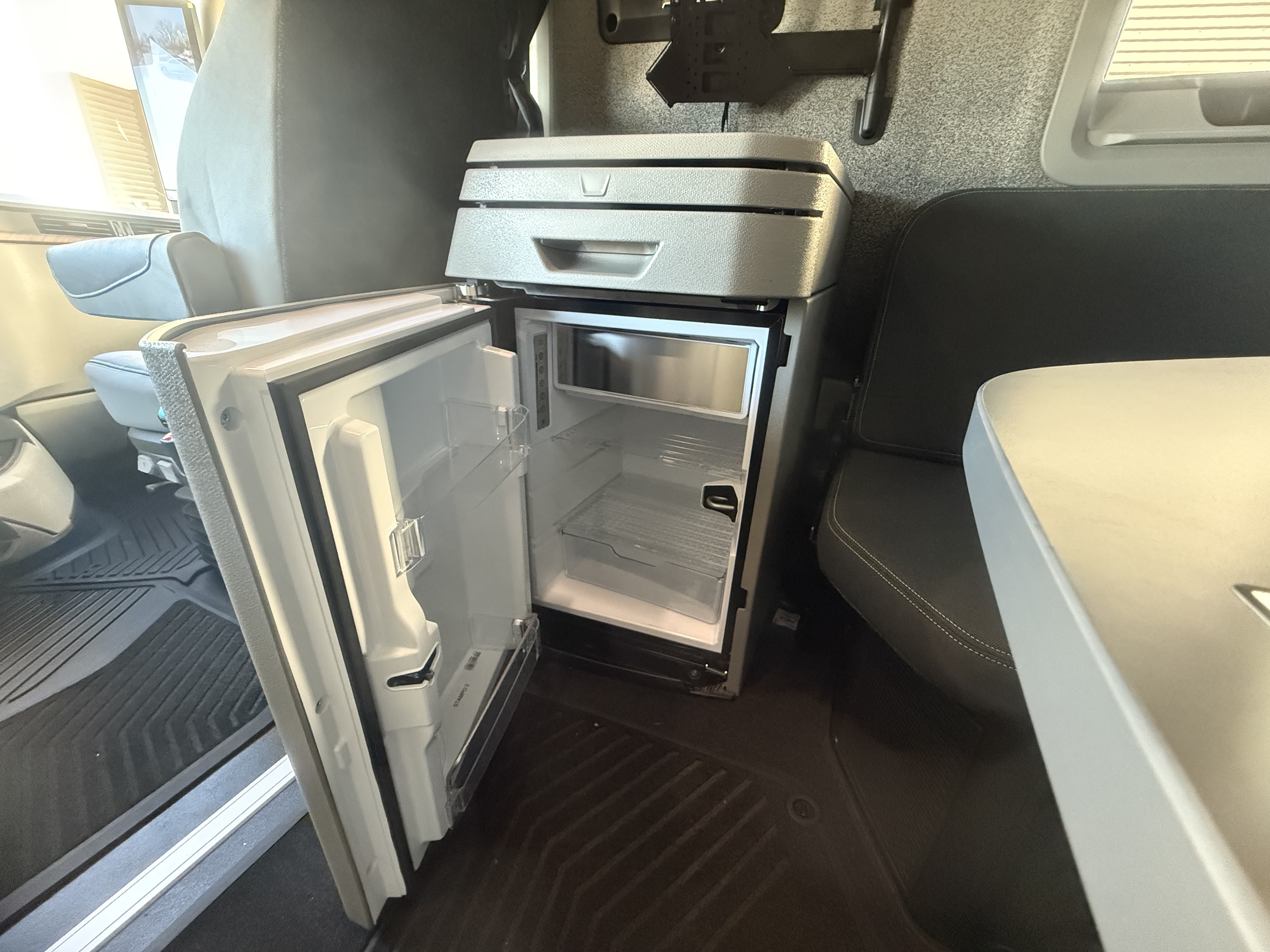 2026 Volvo - image 18