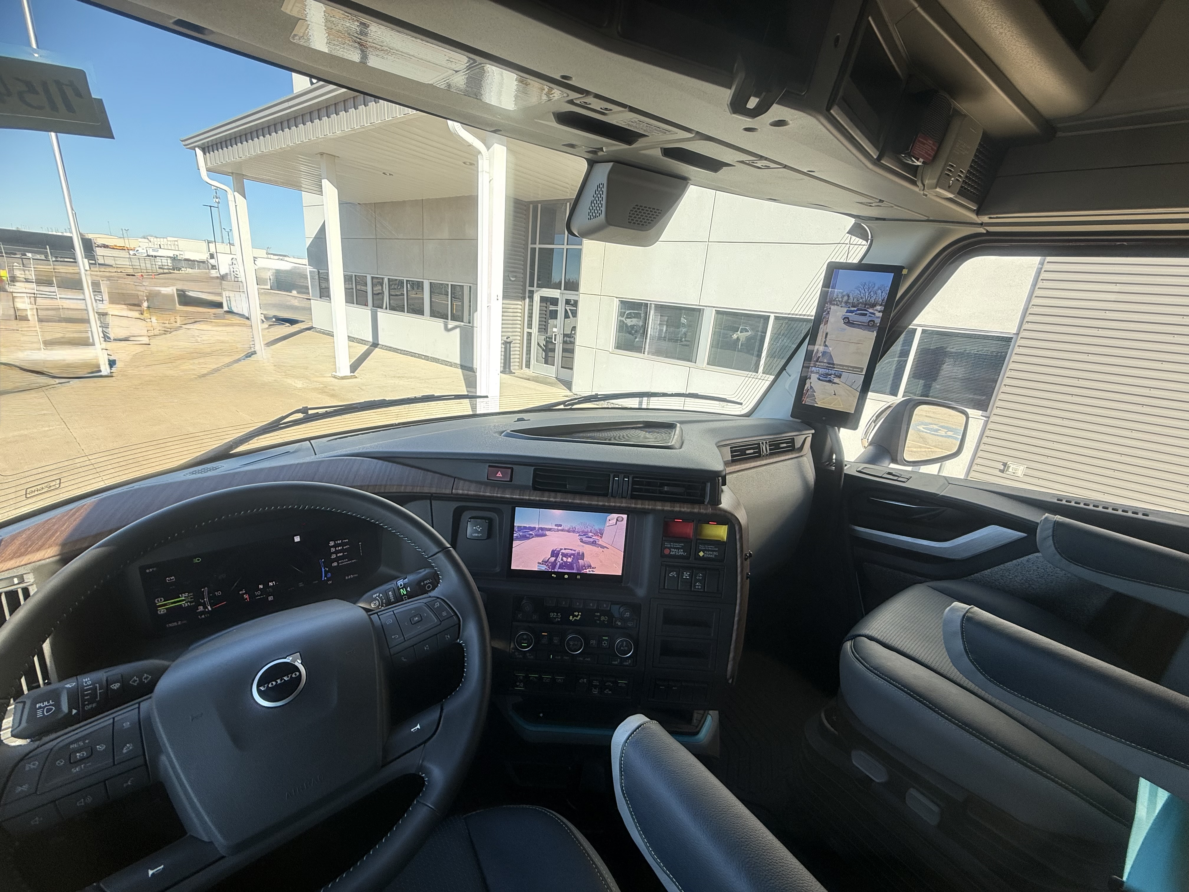 2026 Volvo - image 12